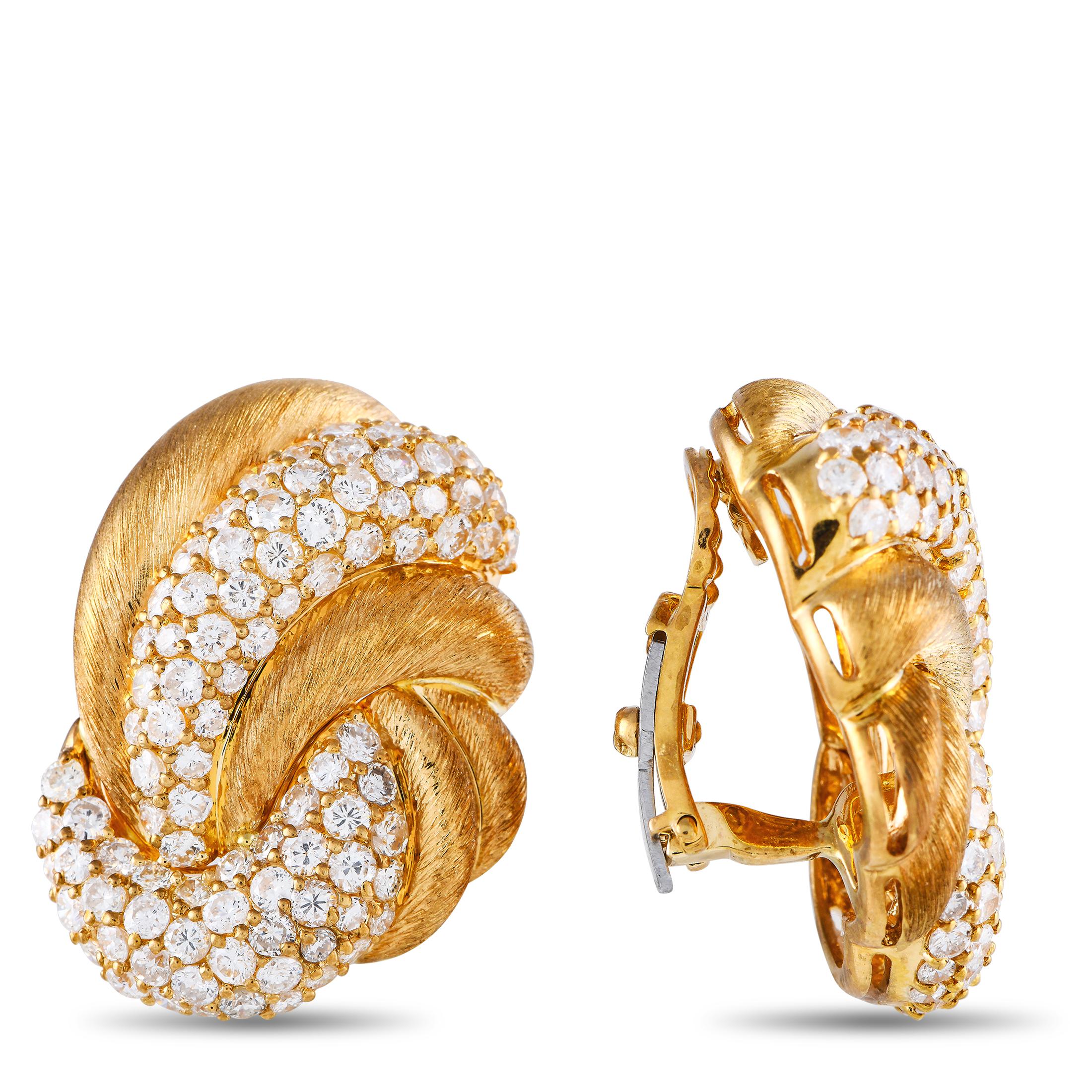 Elevate your jewelry game with this gorgeous Bucherer piece. The earrings are fashioned in 18K yellow gold and feature a shell-like silhouette. The textured finish and the swirling clusters of diamonds lend depth, dimension, and dazzling sparkle to