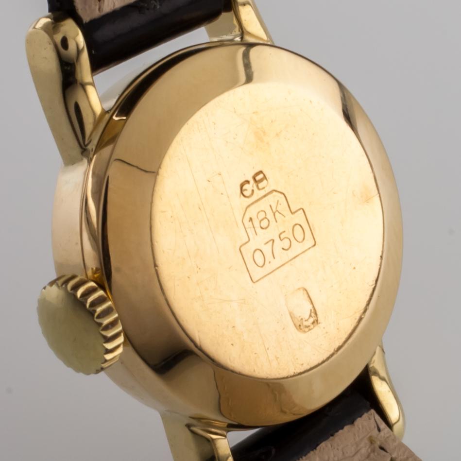 Bucherer: 18 Karat Gelbgold Hand-Winding Damenuhr mit Lederband (Moderne) im Angebot