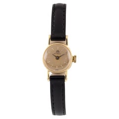 Bucherer Montre pour femme pivotante à la main en or jaune 18 carats avec bracelet en cuir