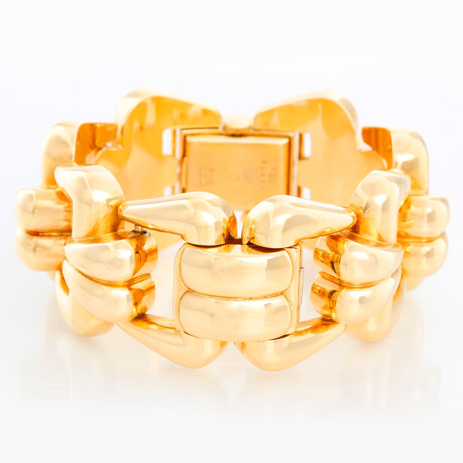 Bucherer Montre-bracelet pour dames en or jaune 18 carats Excellent état - En vente à Dallas, TX