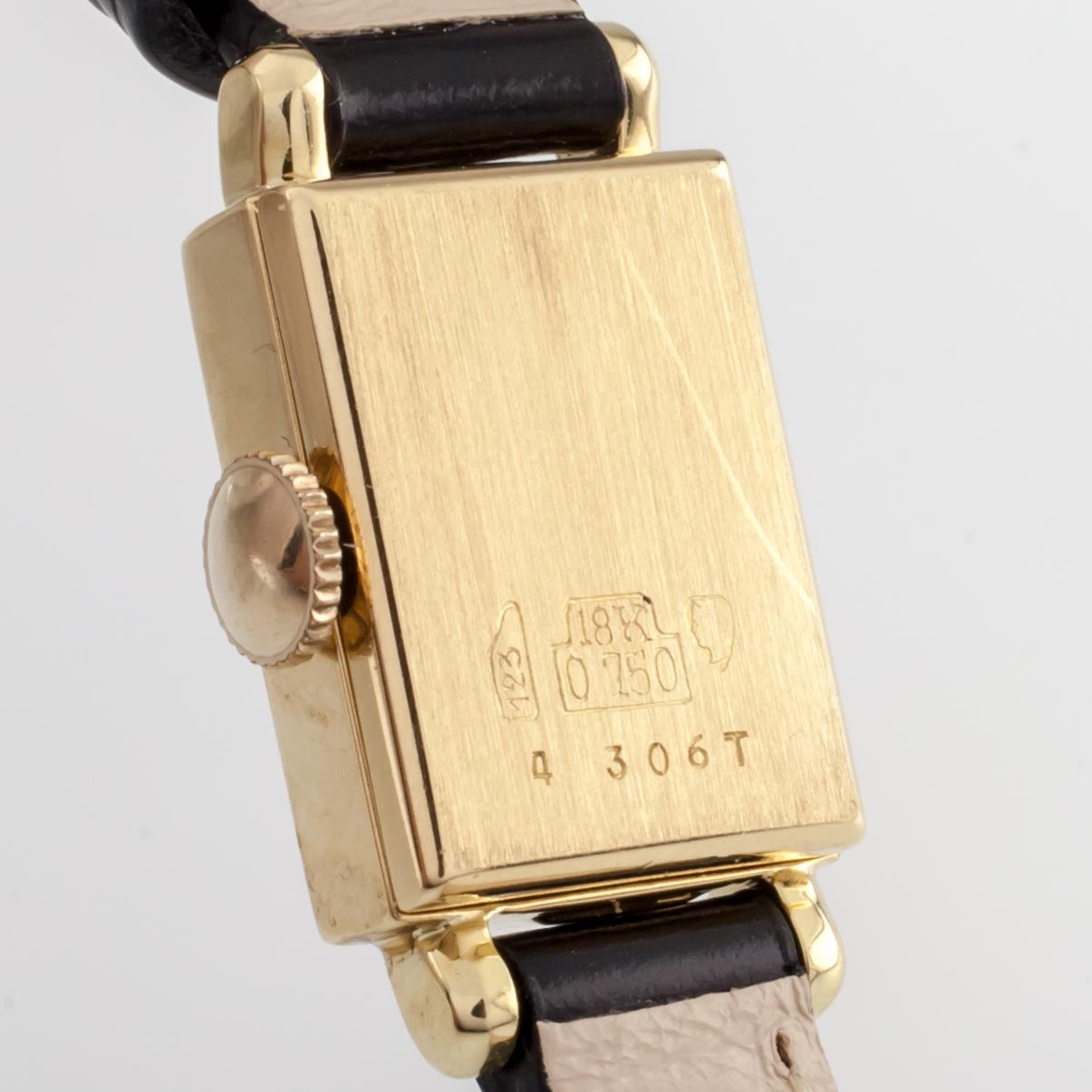 Modern Bucherer 18k Yellow Gold Women's Hand-Winding Watch w/ Leather Band For Sale