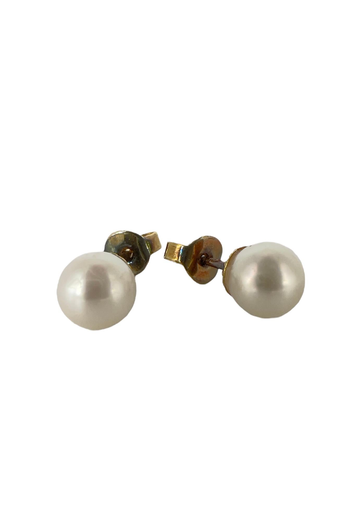 These earrings come from an auction house in Geneva, Switzerland. 
It's Bucherer brand, Swiss watchmakers and jewelers. 
It contains 750 gold and cultured pearls. It's sold in it's original box. 