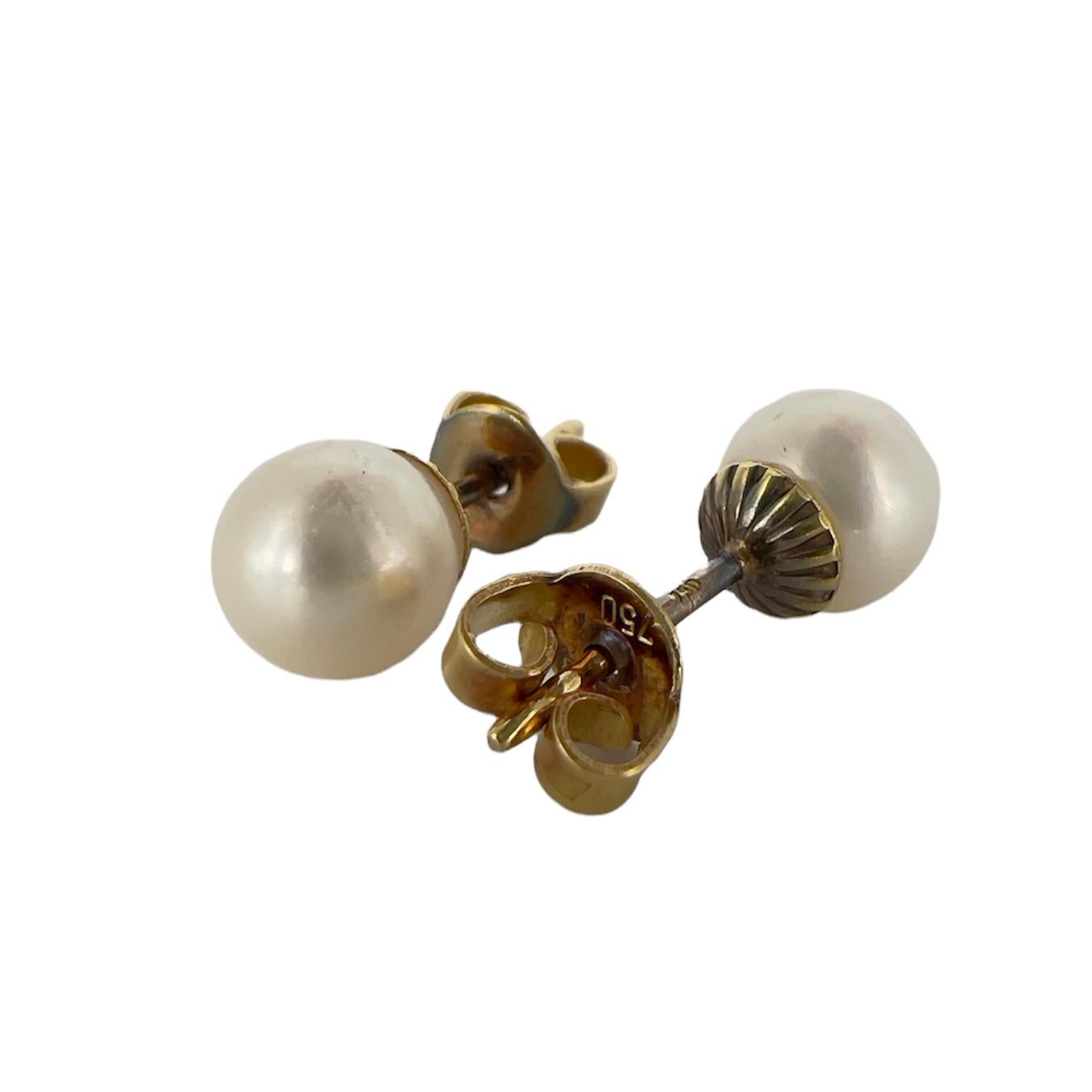 Modern Bucherer 750 Gold and Cultured Pearl Earrings For Sale