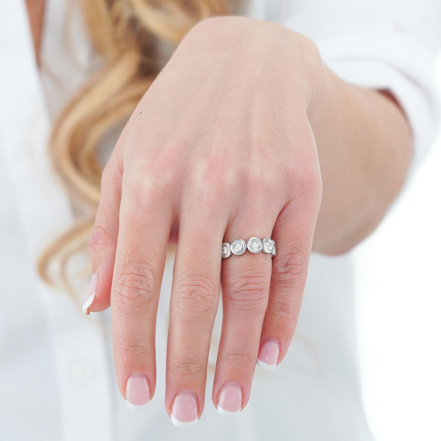 Round Cut Bucherer Diamond-Set Gold Ring For Sale