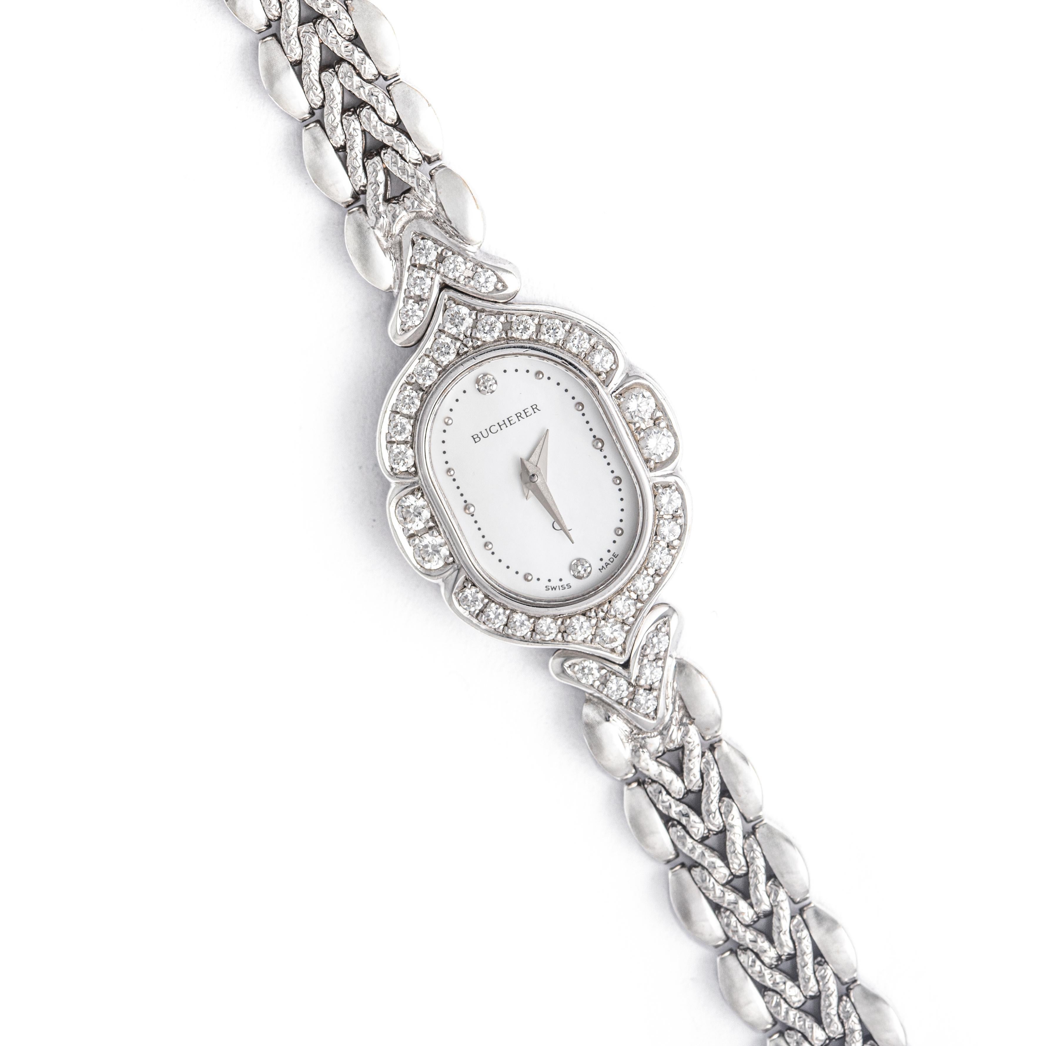 Montre-bracelet Bucherer en or blanc à diamants 18K.
Circa 1990.
Poids total : 31,31 grammes.


Nous ne garantissons pas le fonctionnement de cette montre.
