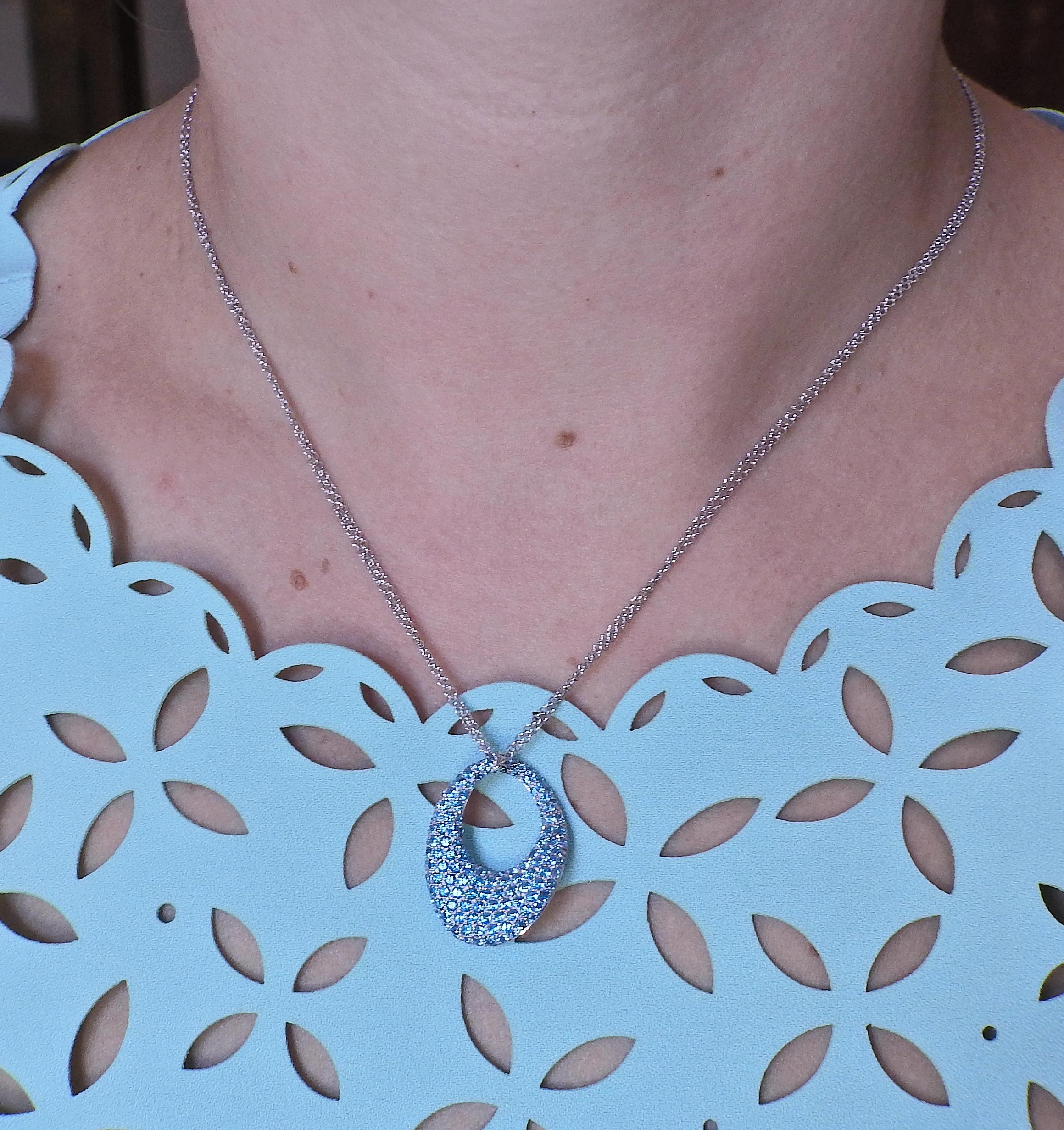 Bucherer Gold Blue Topaz Pendant Necklace In New Condition For Sale In Lambertville, NJ