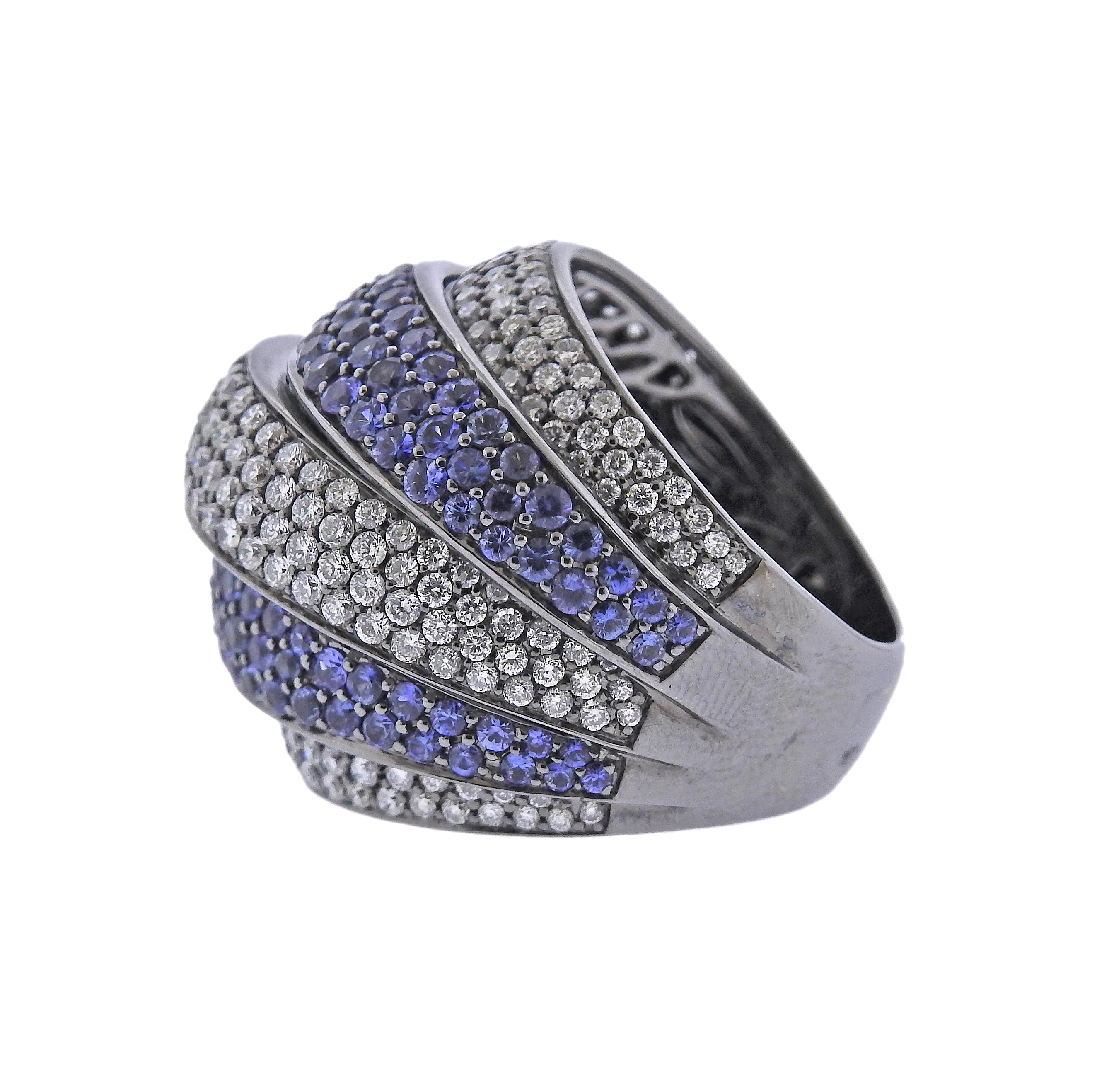 Brandneu mit Tag Bucherer Ring, mit 2,55ctw in SI / G Diamanten, und 3,22ctw Saphire.  Einzelhandel $16110. Wird mit Box geliefert.  Ringgröße - 7, die Ringspitze ist 23 mm breit.  Gewicht - 20,1 Gramm. Markiert CB 750.