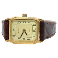 Bucherer Quarz-Armbanduhr. SWISS Batterieuhr mit goldfarbener Lünette. Minimalistisch