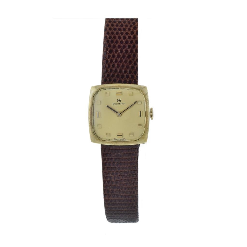 Entrez dans la sophistication avec la montre Vintage Bucherer des années 1960 avec boîtier en or jaune 18 carats de CARTIER.  Ce garde-temps exquis témoigne de l'élégance d'une époque révolue. Fabriqué en luxueux or jaune 18kt, son boîtier carré