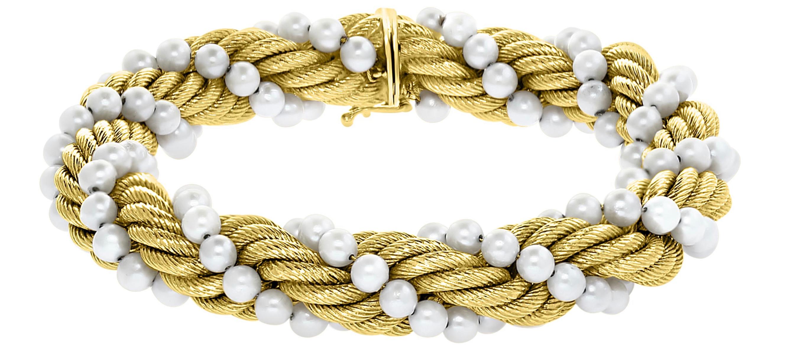 Bucherer - Ensemble collier et bracelet deux pièces  En or 18 carats  Or jaune et perles

Ce collier  Bracelet et bracelet assorti  Elles sont fabriquées en or 18 carats  Jaune  d'or . 
Des perles et une chaîne en or en forme de corde sont torsadées