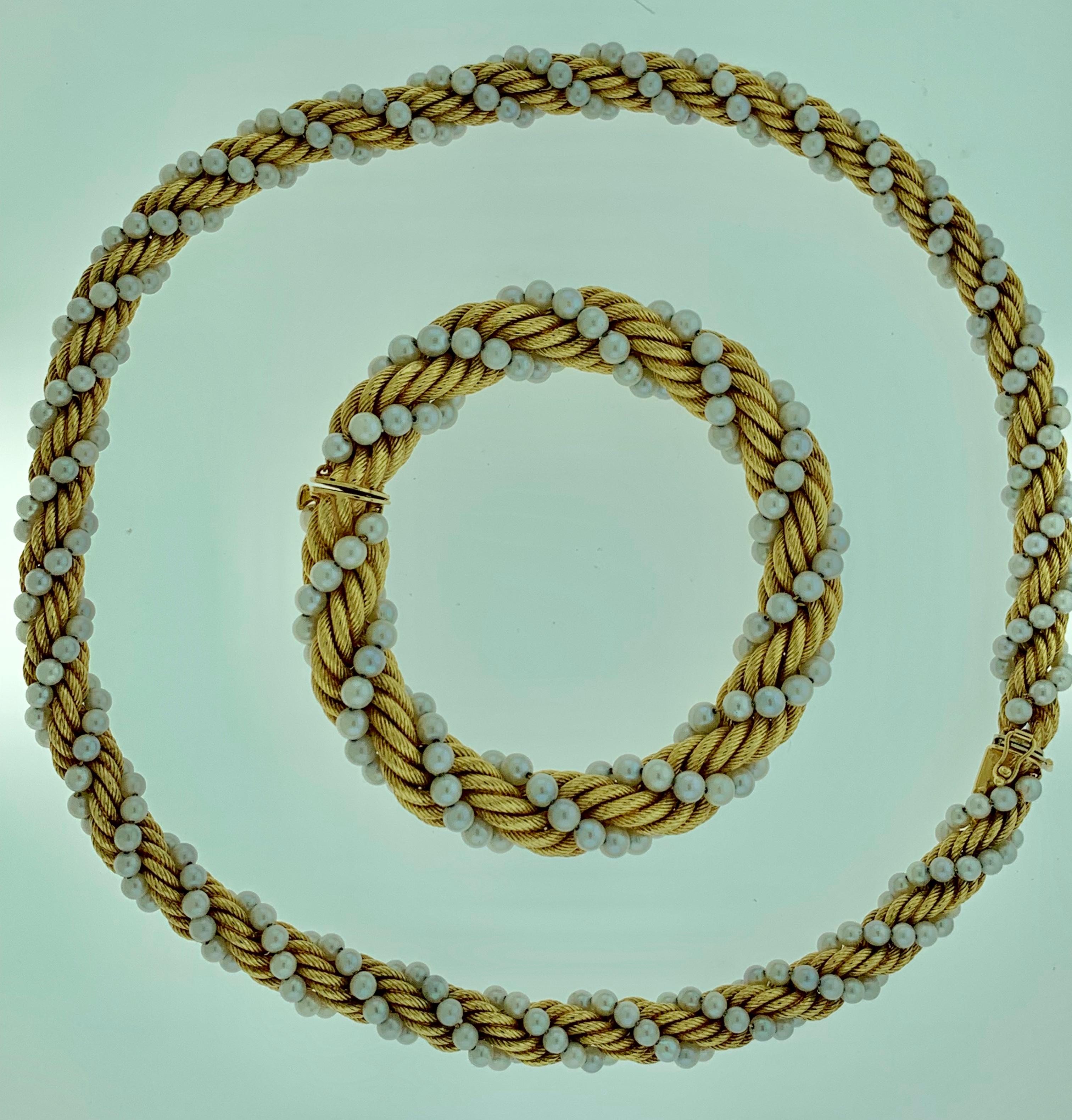 Set di collana e bracciale a due pezzi in oro giallo 18 carati e perle di Bucherer in vendita 3