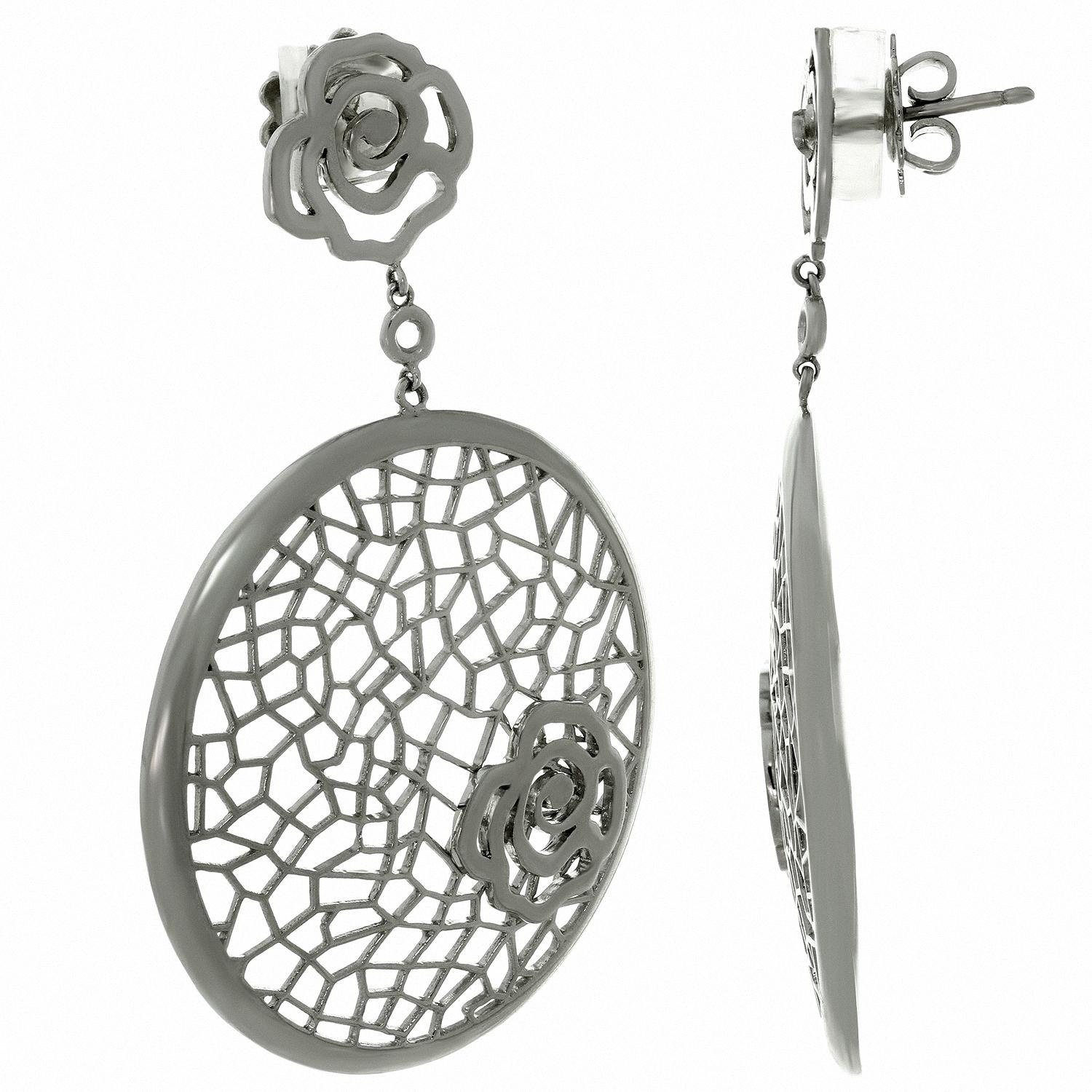 These elegant chic Bucherer drop earrings feature a floral openwork design crafted in 18k white gold. Made in France circa 2010s. Measurements: 1.57