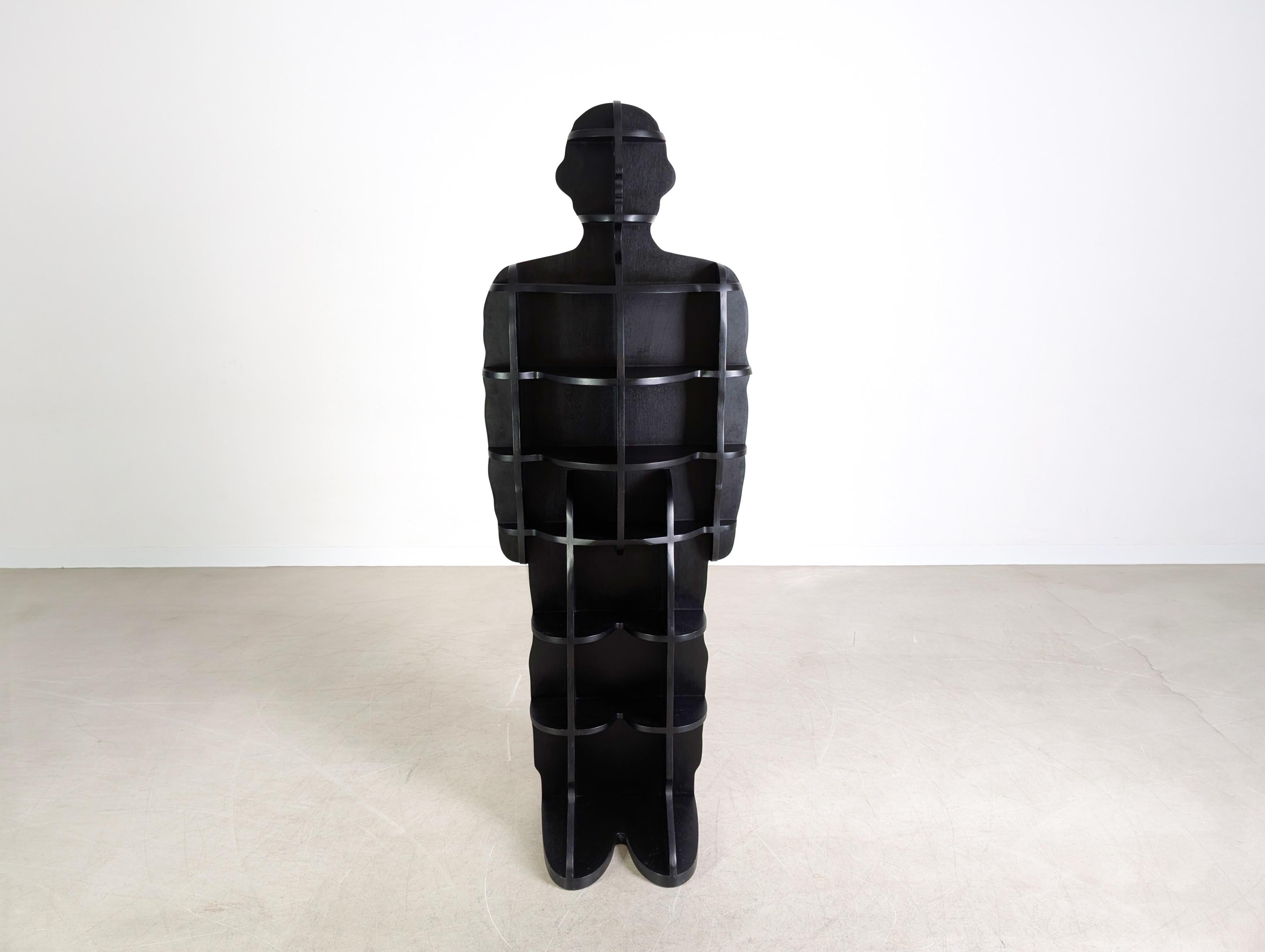 Wir bieten ein wunderschönes und äußerst seltenes Einmann Bücherregal von Röthlisberger Kollektion zum Verkauf an. Das Regal mit dem Modellnamen 