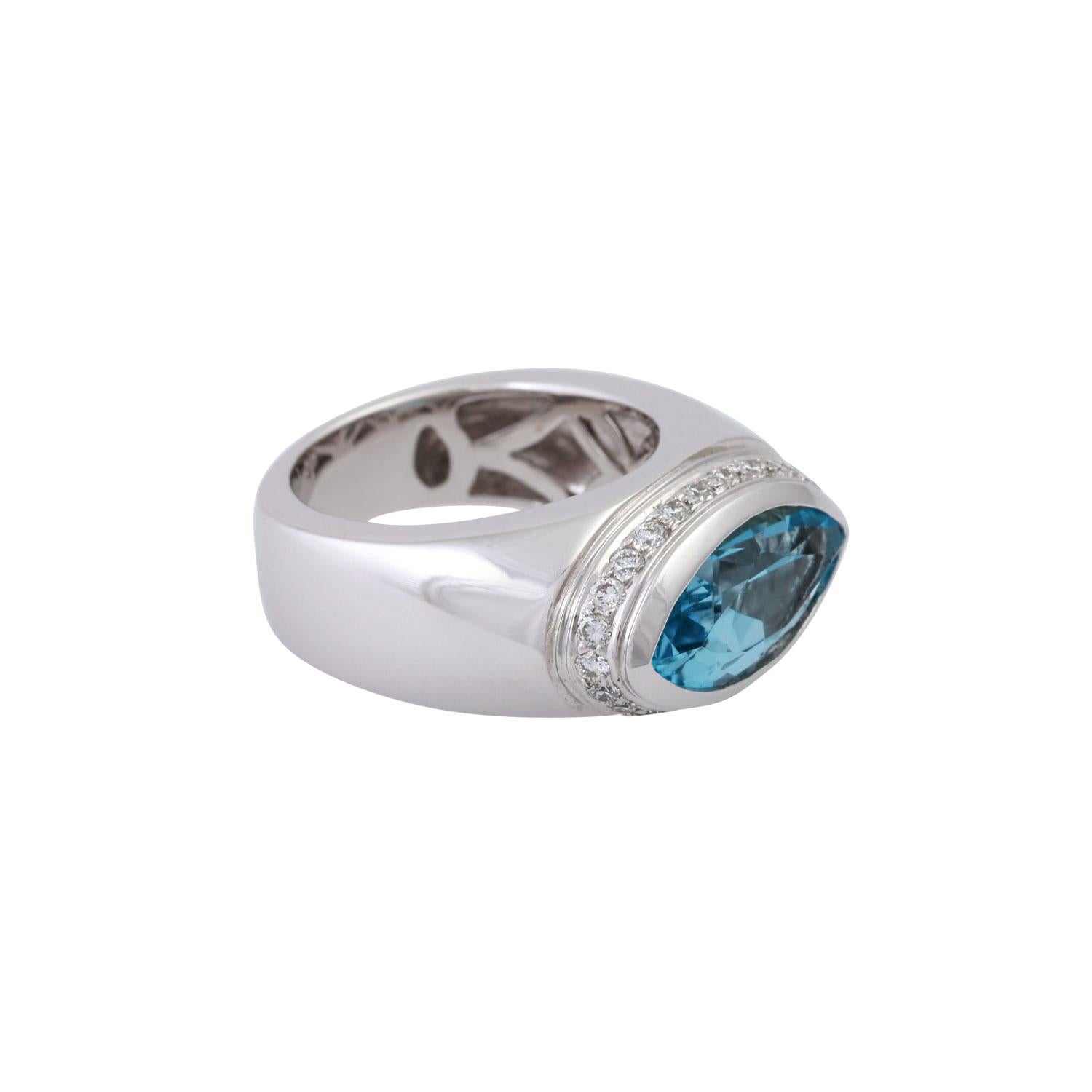 Bague BUCHWALD sertie d'une navette de topaze d'environ 4,85 ct. et de brillants d'un total d'environ 0,52 ct. G/SI WG 18K. RW : 53 NP, env. 2490-€ qualité bijoutier !

