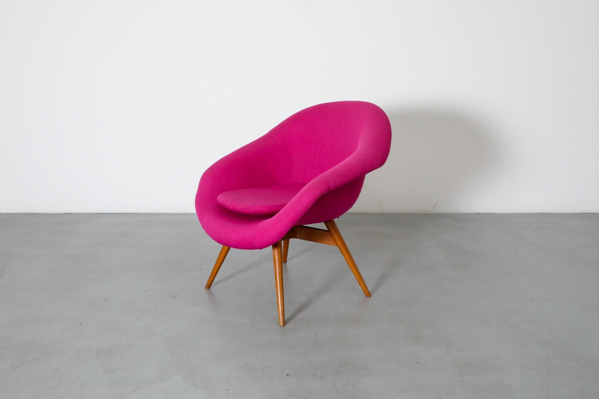 Silla Bucket Lounge de Miroslav Navrátil para Vertex en tapicería New Fuschia en venta 3