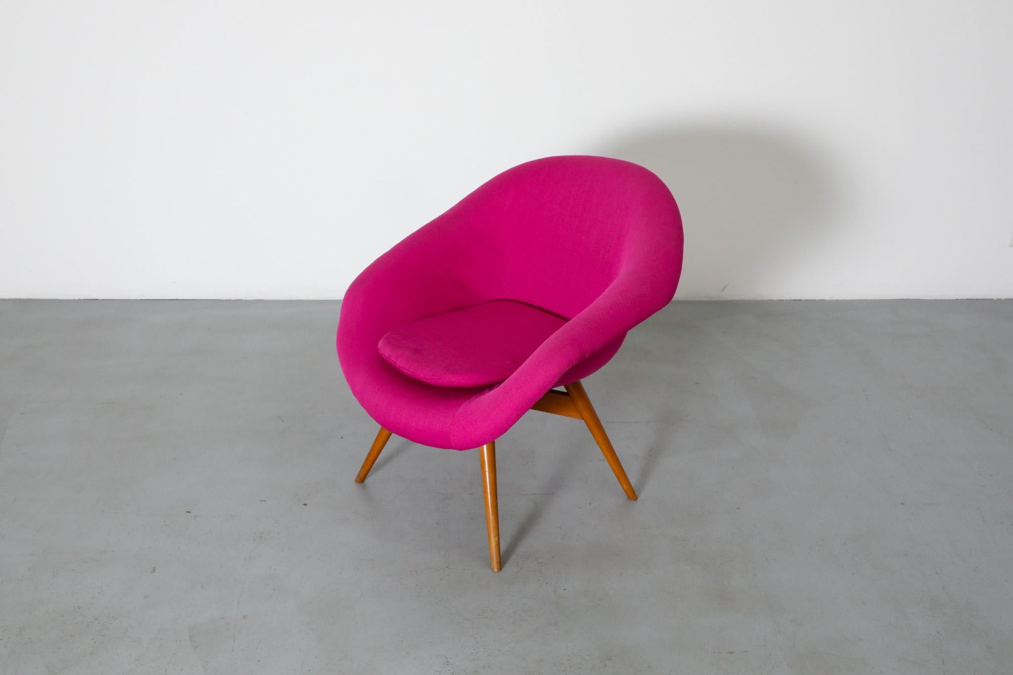 Silla Bucket Lounge de Miroslav Navrátil para Vertex en tapicería New Fuschia en venta 4