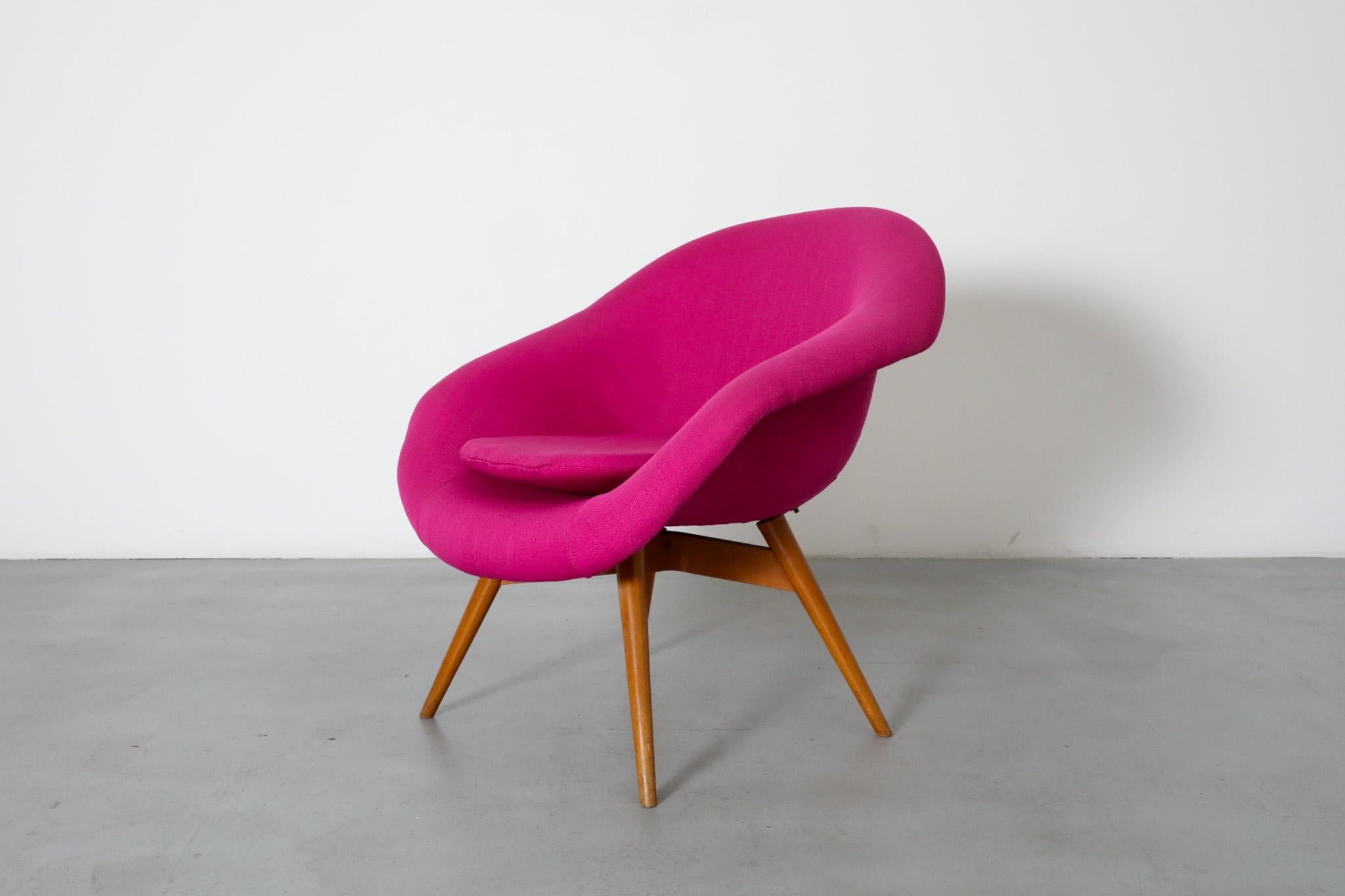 Silla Bucket Lounge de Miroslav Navrátil para Vertex en tapicería New Fuschia en venta 5
