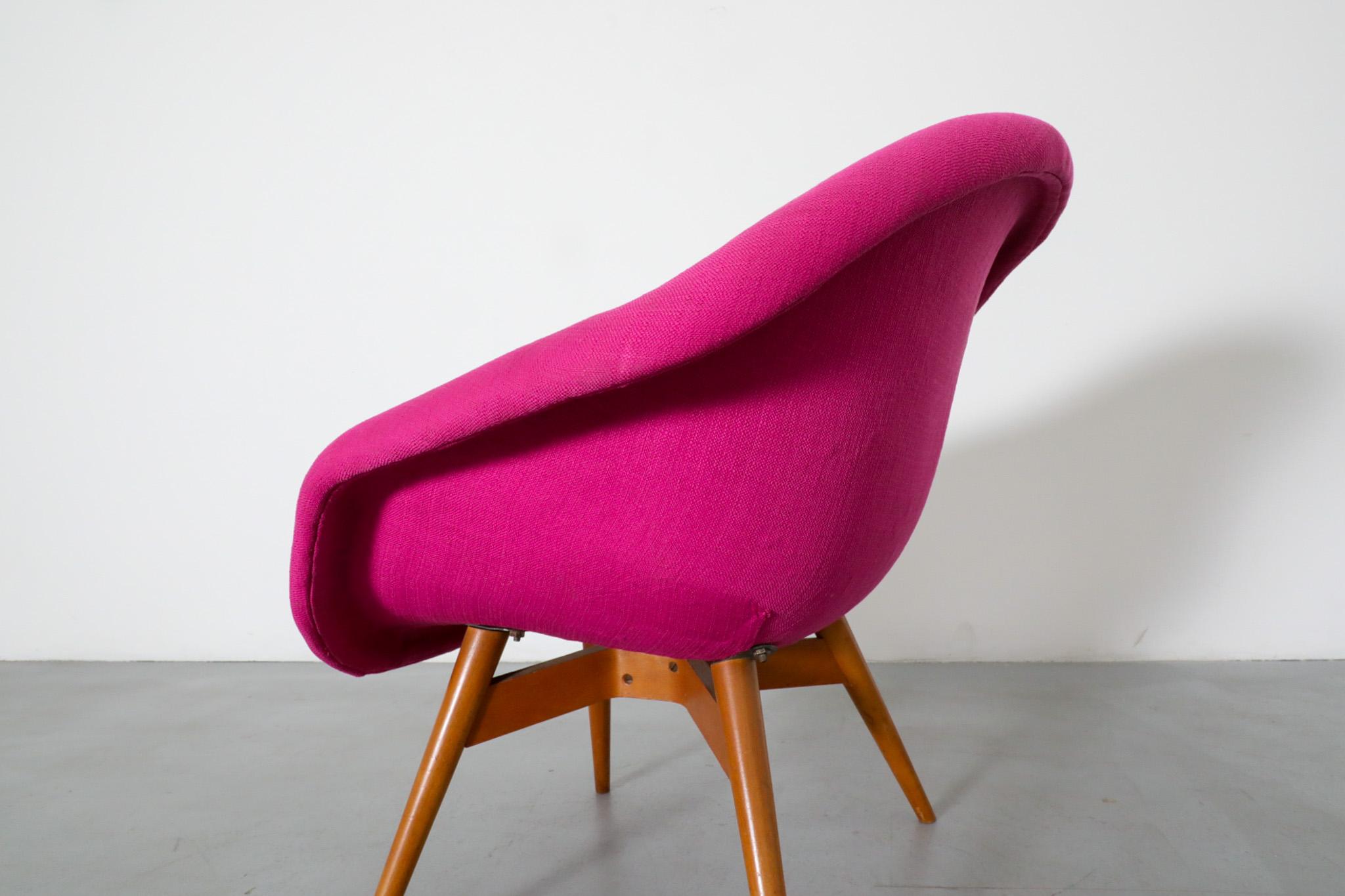 Silla Bucket Lounge de Miroslav Navrátil para Vertex en tapicería New Fuschia en venta 13