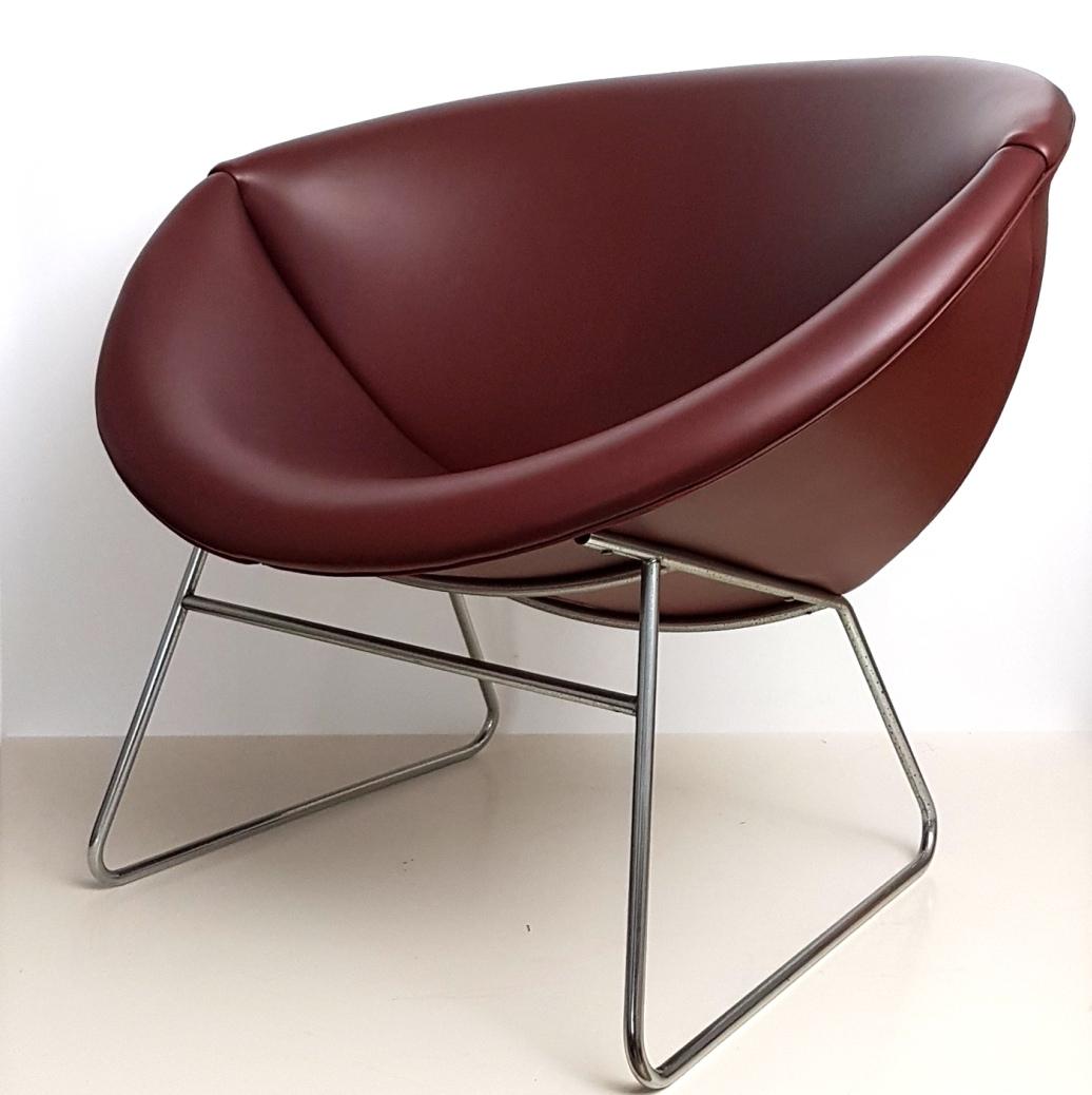Bucket lounge chair by Rohé Noordwolde, 1950s.

The chromed chassis has some patina, but otherwise in excellent vintage condition.