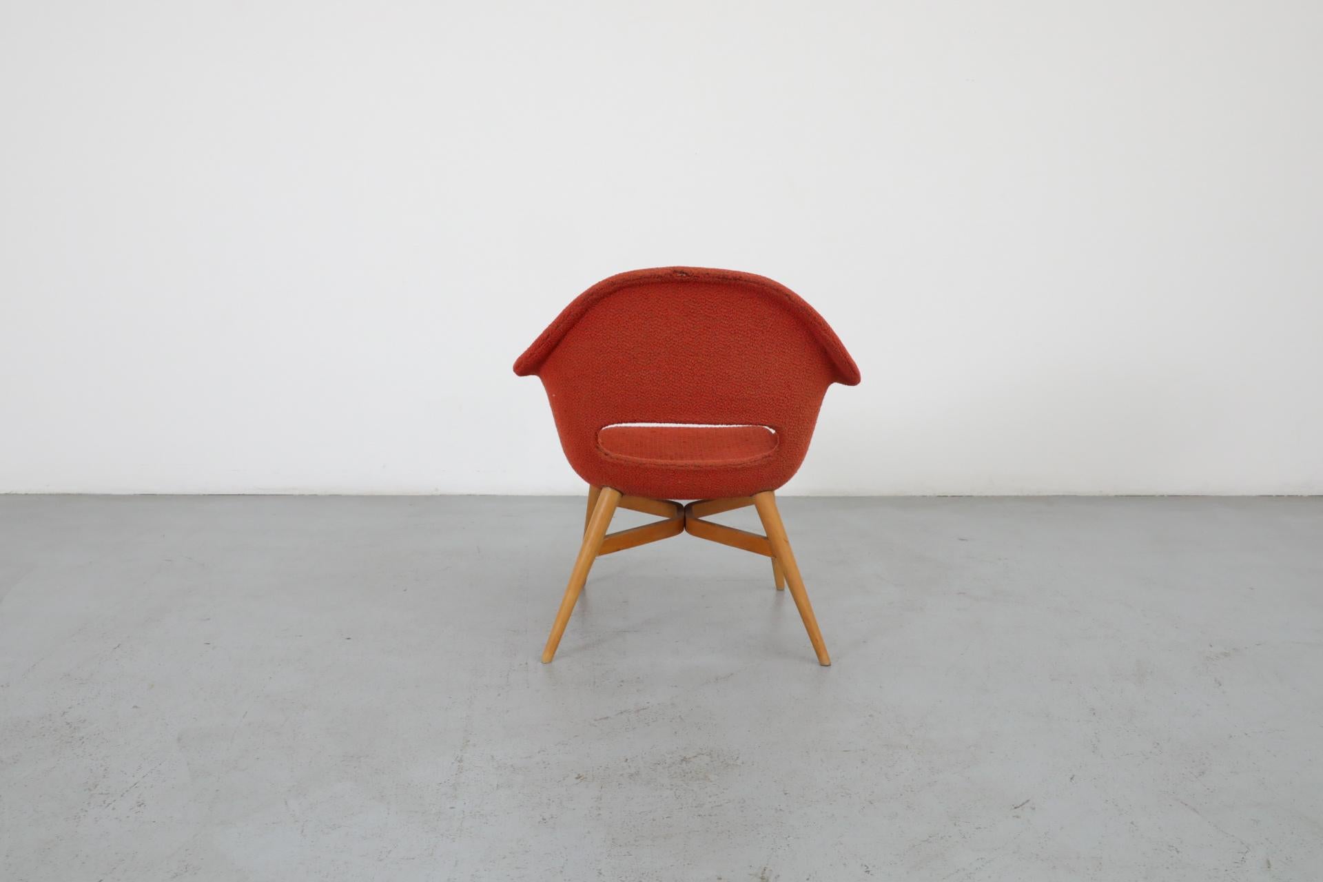 20ième siècle Chaises longues en forme de seau de Miroslav Navrátil pour Vertex dans leur état d'origine en vente