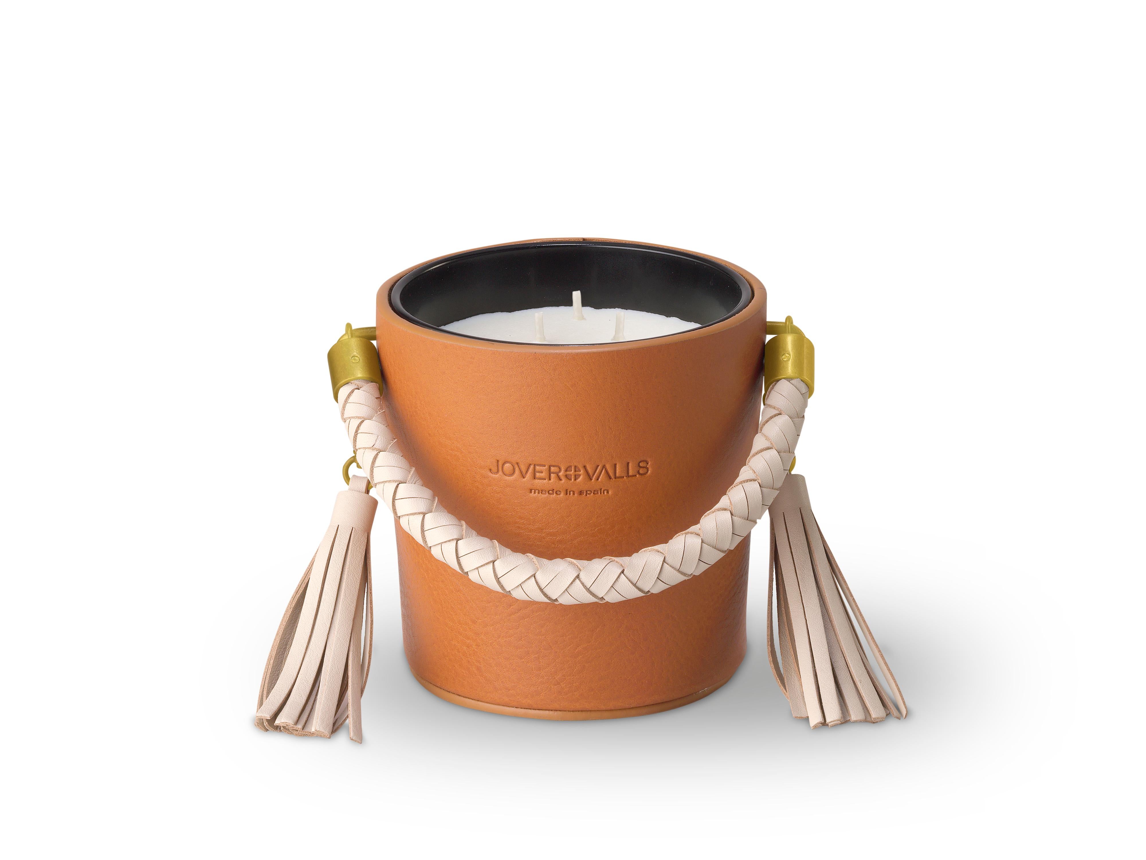 Modern Bucket Natural Tan Leather Candleholder, Spring Flowers & Citrus Candle 21 Oz For Sale