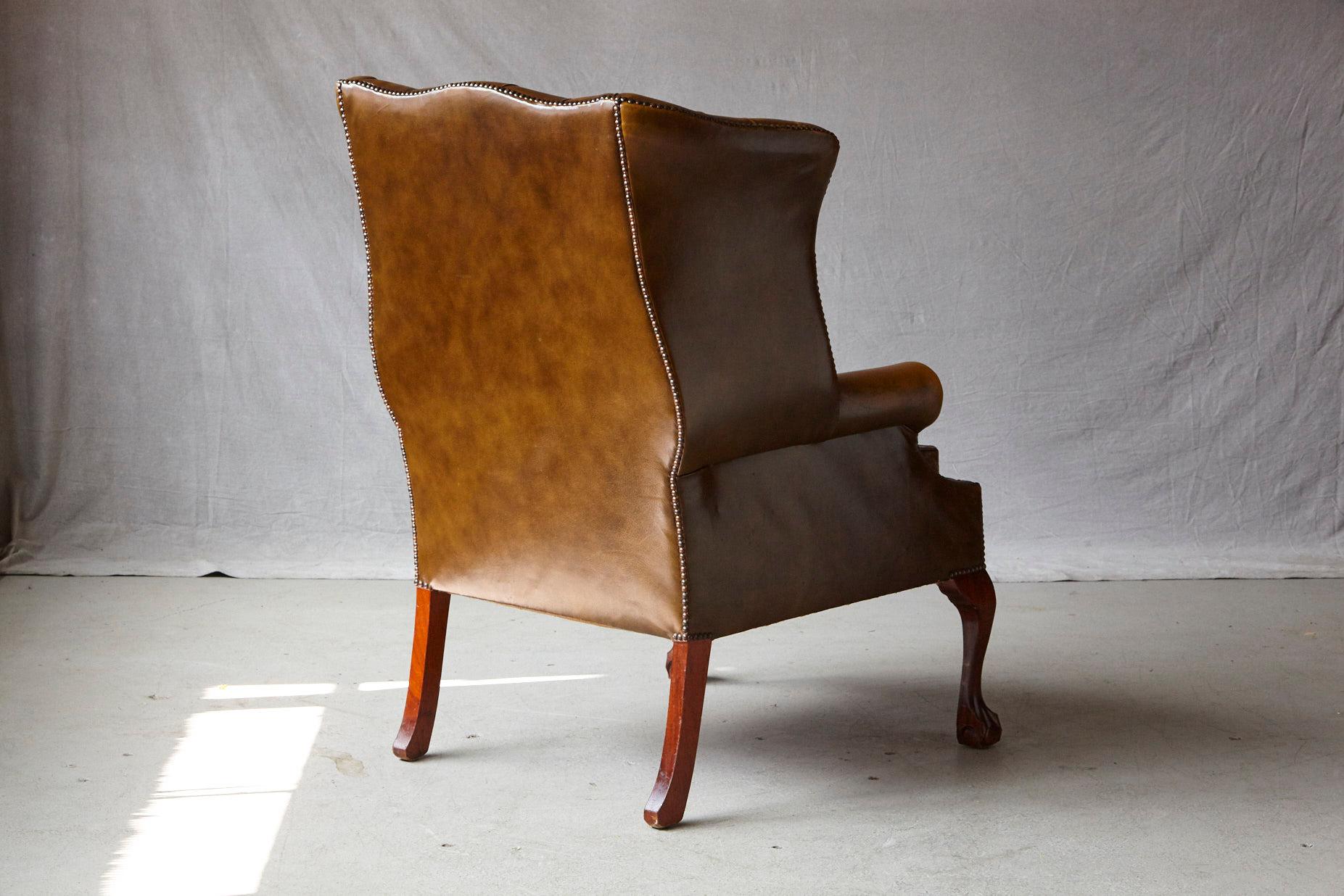 Buckingham Walnut Burnished Leather Wingback Chair by Hancock & Moore In Good Condition In Pau, FR
