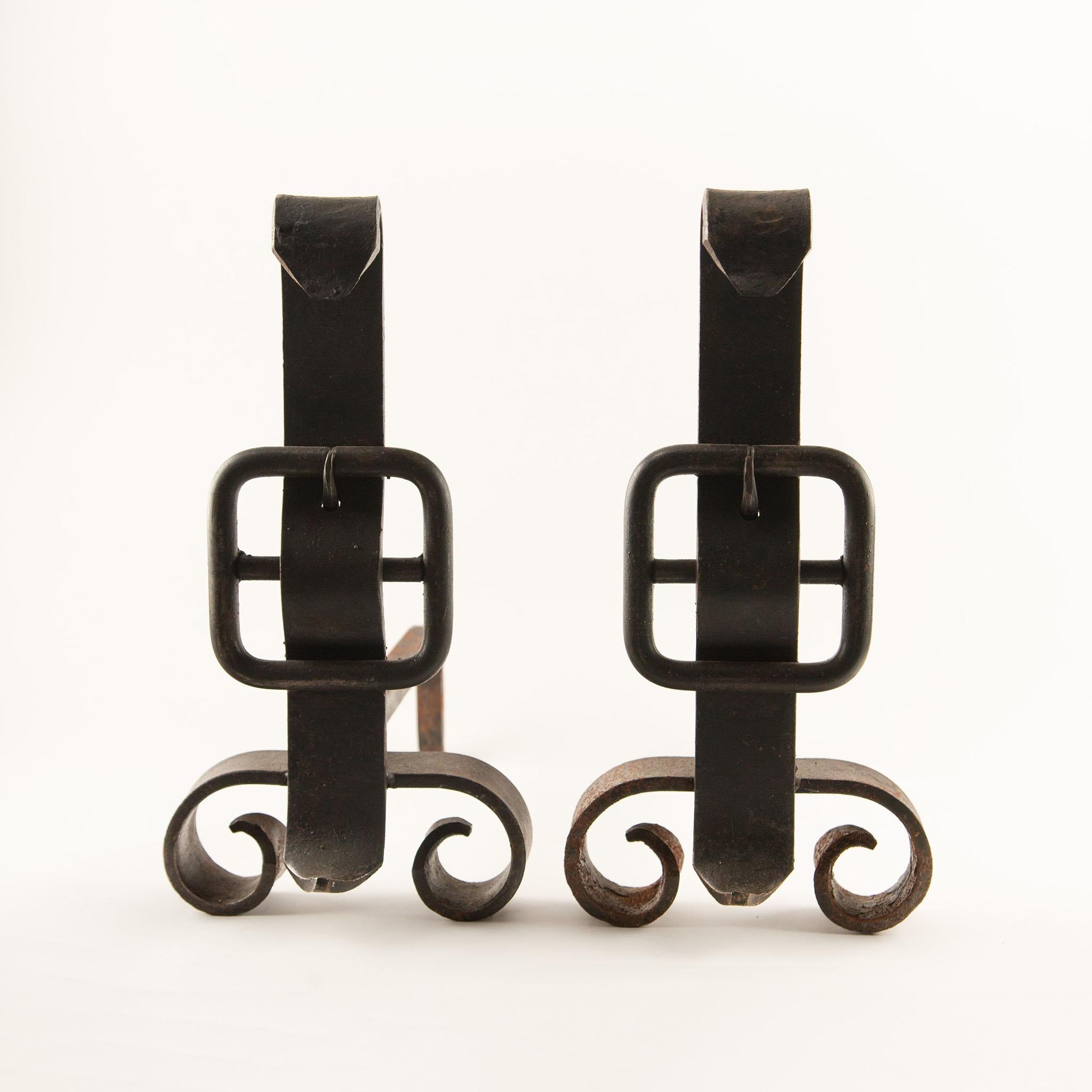XIXe siècle Buckle & Burn : Andirons en fer forgé du 19ème siècle au charme colonial en vente