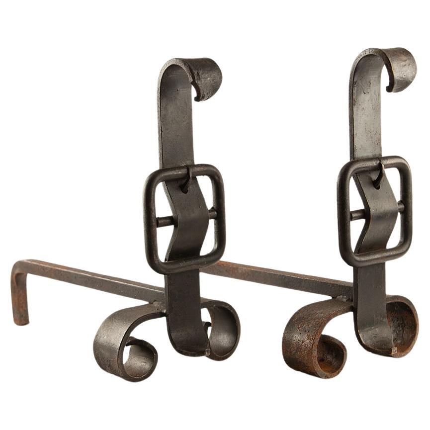 Buckle & Burn : Andirons en fer forgé du 19ème siècle au charme colonial en vente