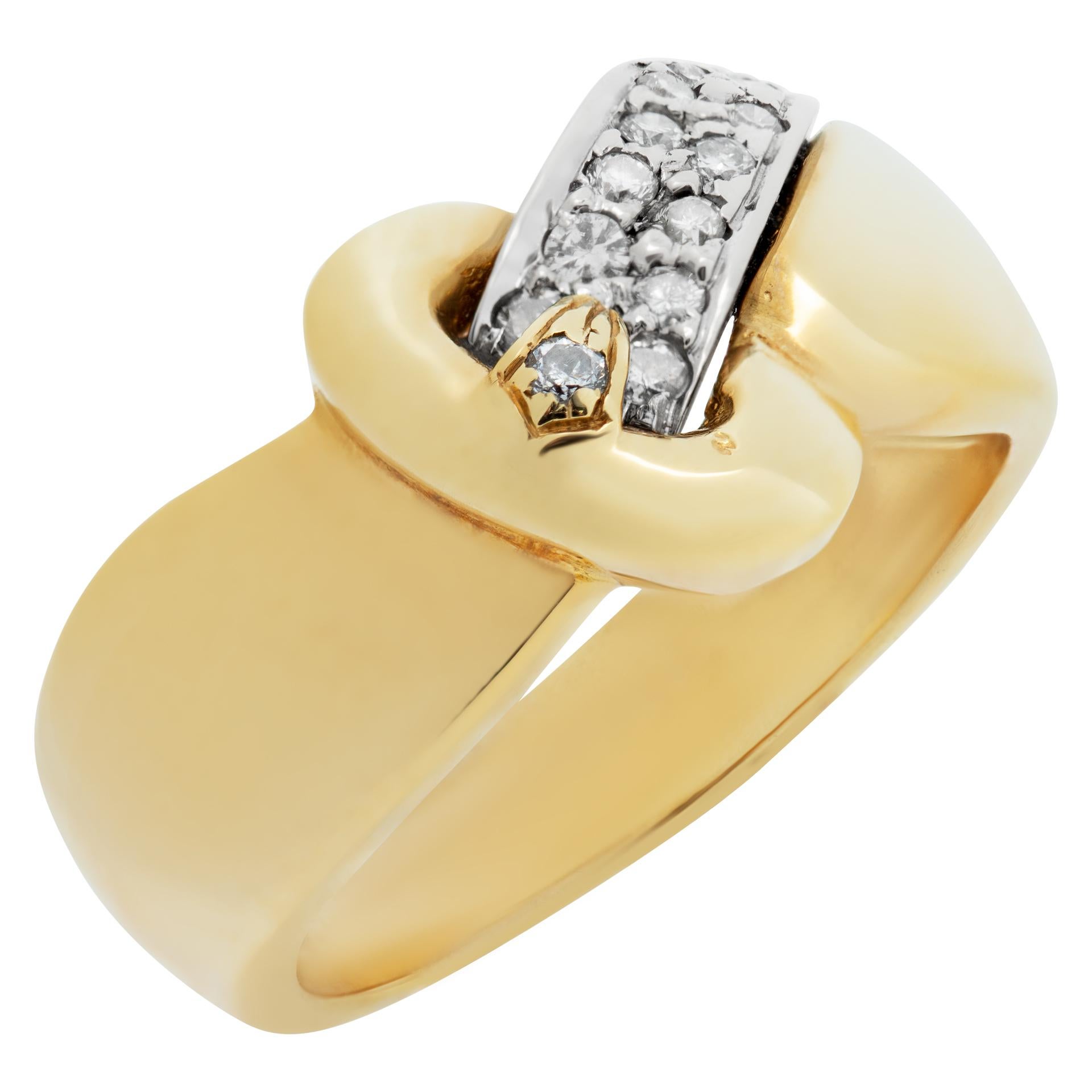 Bague à boucle en or jaune 18 carats avec accents de diamants Excellent état - En vente à Surfside, FL