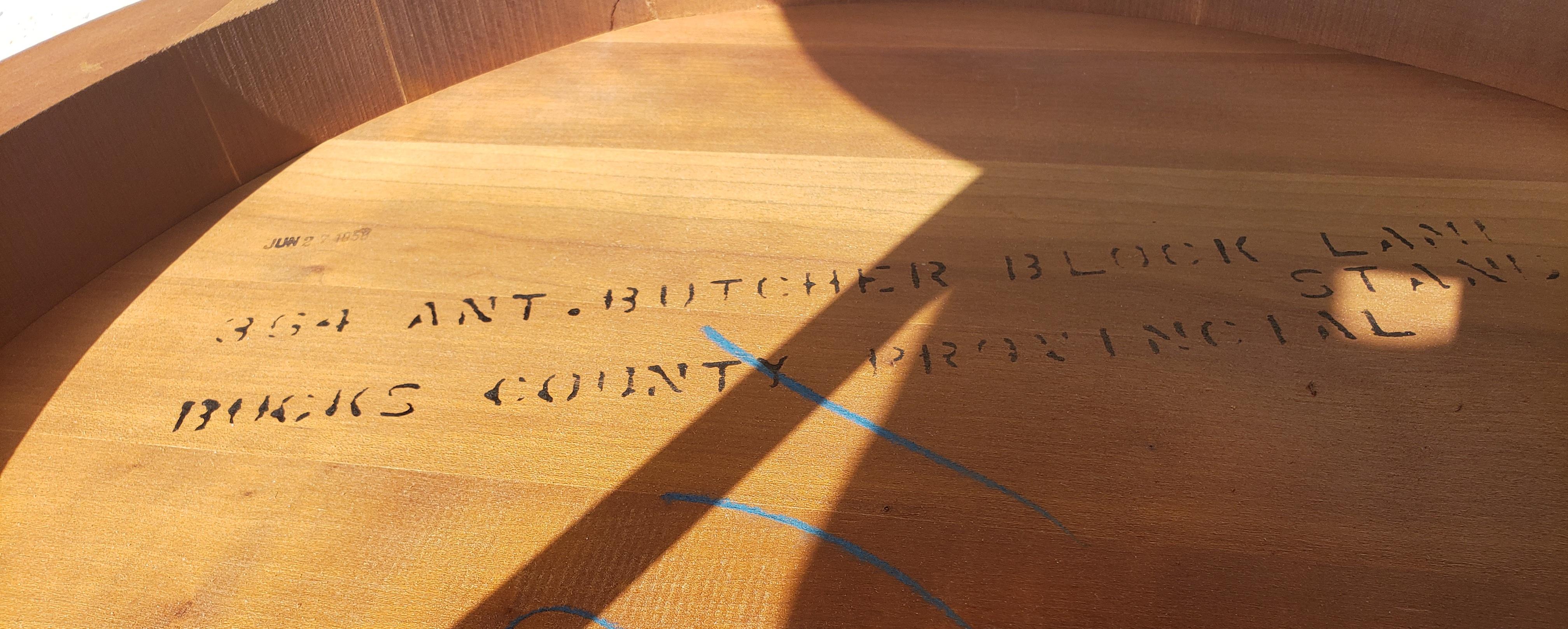 Bucks County, zweistöckiger Tisch aus massivem Kirschbaum-Gueridon-Akzent (20. Jahrhundert) im Angebot