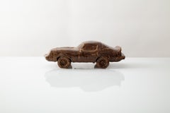 Sculpture de voiture en céramique émaillée « Buckskin Camaro » (Buckskin Camaro)