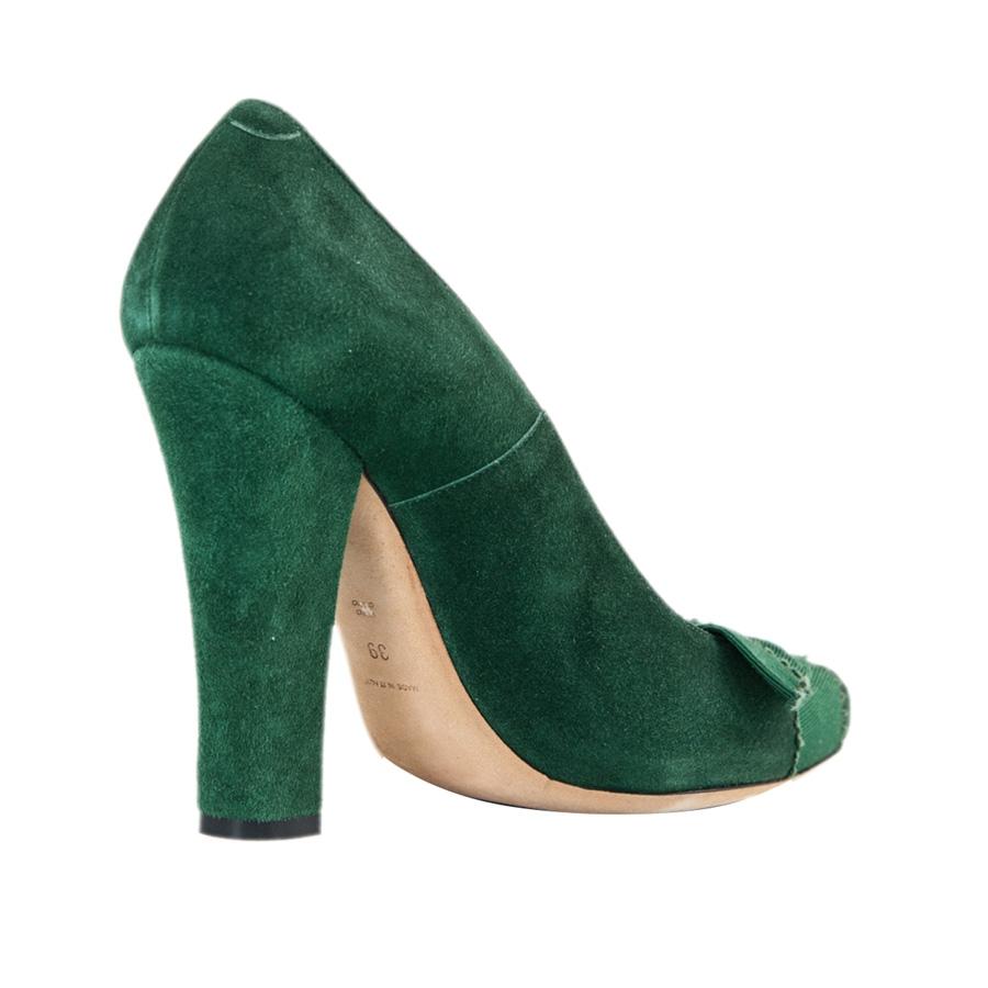 Green color Heel height 11 cm (4.3 inches)
