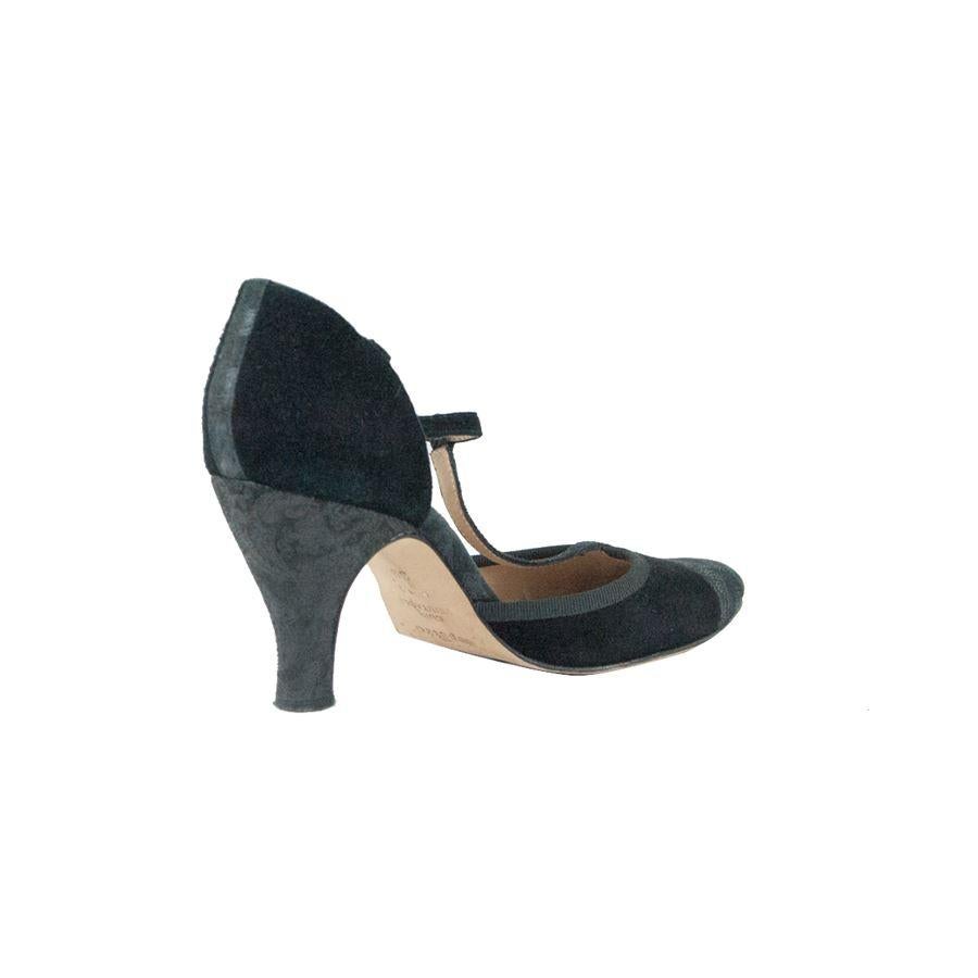 Con cinturino Colore nero e grigio Altezza tacco cm 8 (3,1 pollici)
