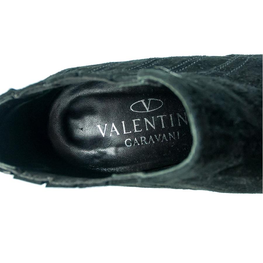 Black Valentino Garavani Buckskin shoe size 41 For Sale