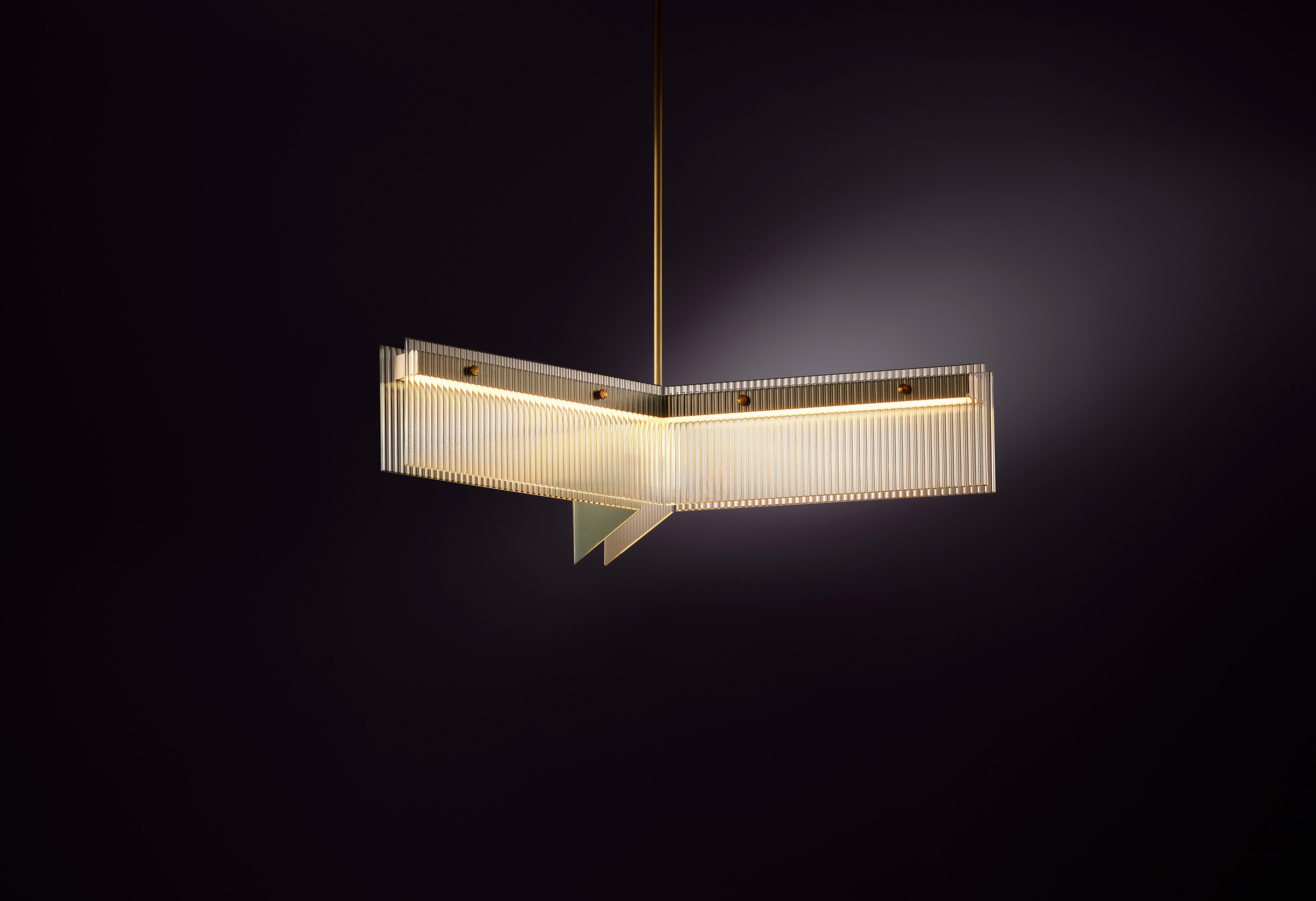Lampada a sospensione Bucky Vitrine di Christopher Boots
Dimensioni: D 110 x H 20 cm.
Materiali: Vetro, ottone, alluminio.

Disponibile con struttura in ottone o in acciaio inox. Contattateci.

BUCKY VITRINE diffonde la luce attraverso superfici