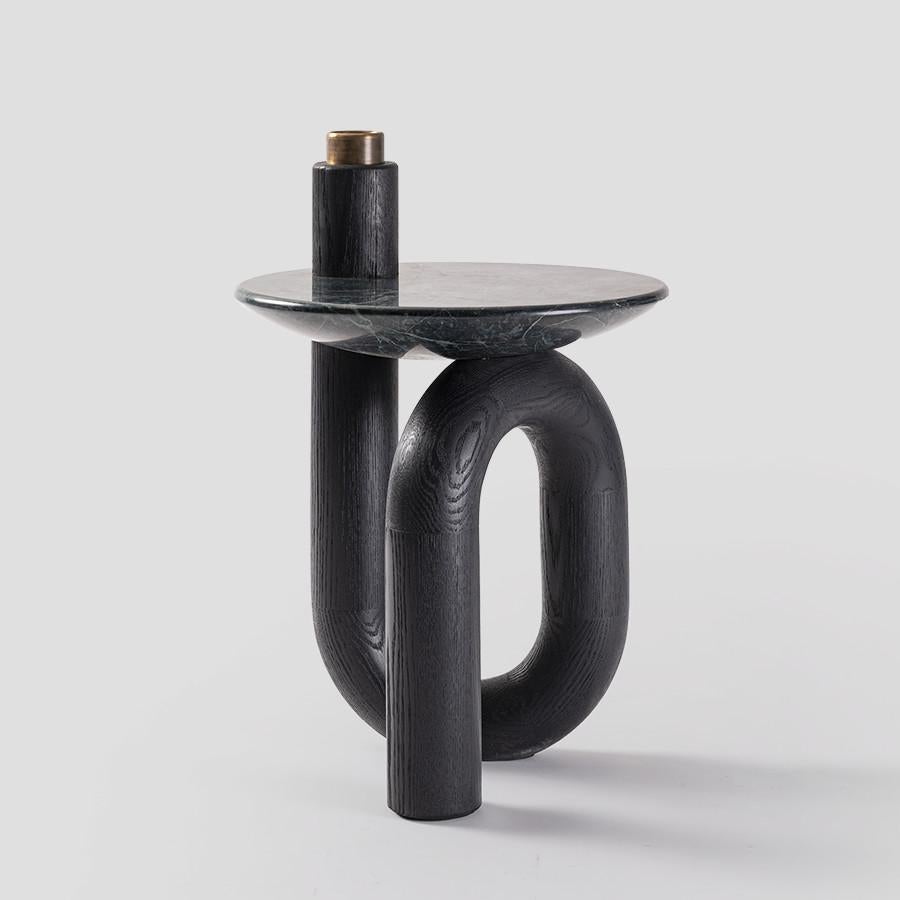 The Bucle accent table, the result of a collaboration between Buffaloid and Casa Bobadilla, captures the essence of transformation inspired by the kinetic work of David Medalla. Its continuous looped structure flows endlessly, with a black marble