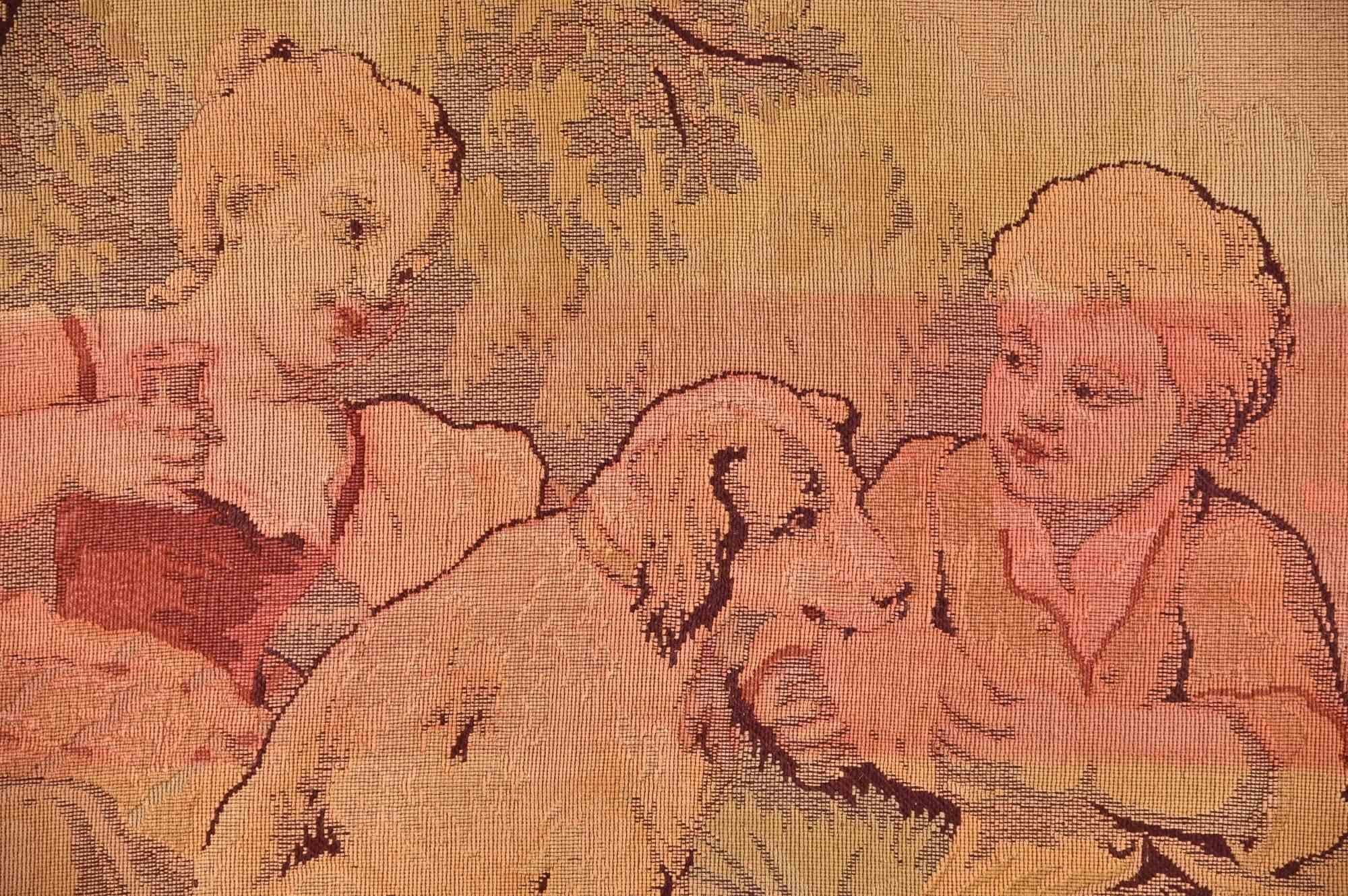Scène bucolique est une tapisserie vintage réalisée dans les années 1950 en Italie. 

Enfants avec chiens avec motifs floraux sur les côtés.

Tissage audacieux dans les tons de brun, de rouge et de jaune. 

96x75 cm.

Bonnes conditions