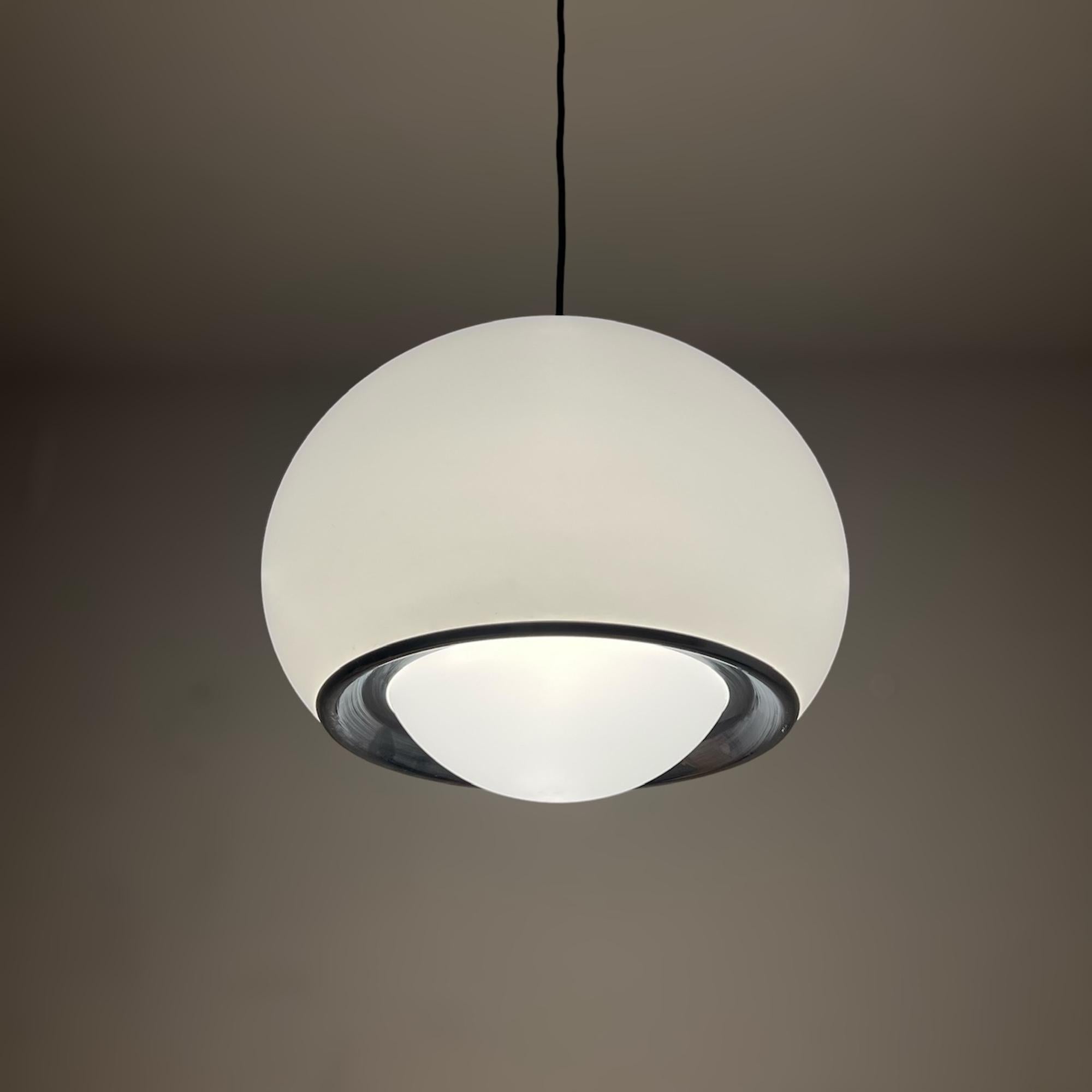 Ère spatiale Lampe suspendue Harvey Guzzini, chef-d'œuvre emblématique de l'ère spatiale 3029 en vente