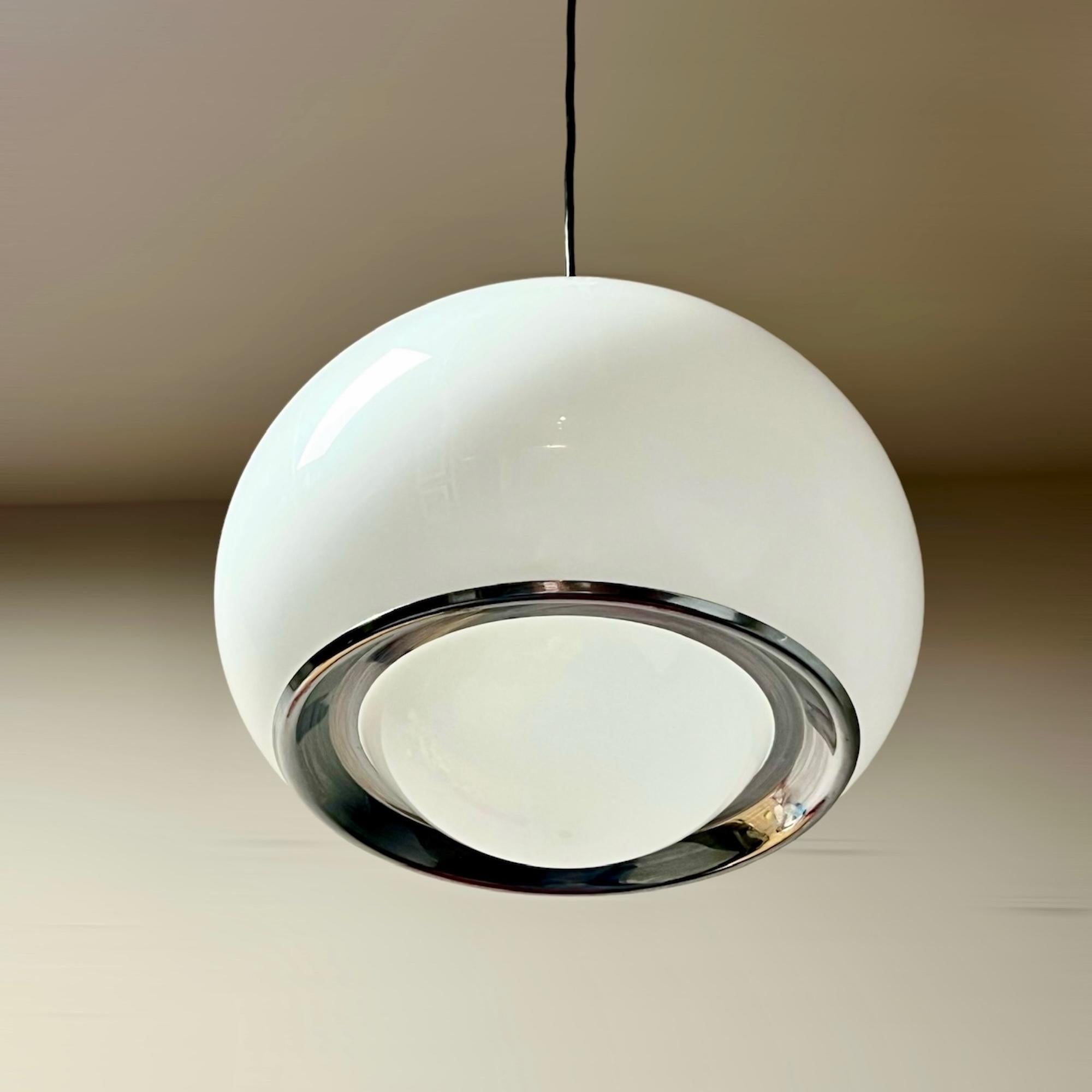 Milieu du XXe siècle Lampe suspendue Harvey Guzzini, chef-d'œuvre emblématique de l'ère spatiale 3029 en vente