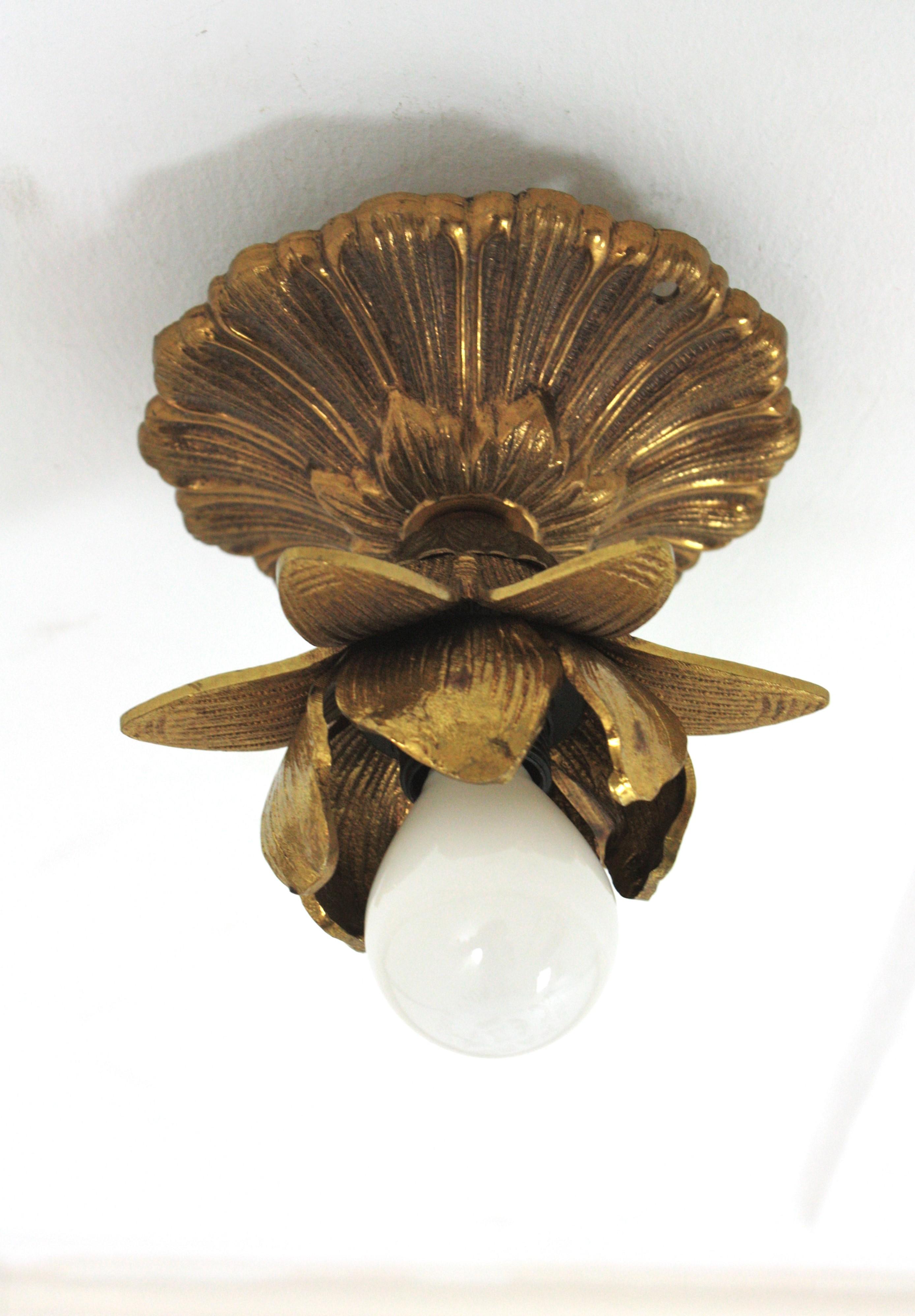 Plafoniera Bud Flower in bronzo, Spagna, anni '50 in vendita 3