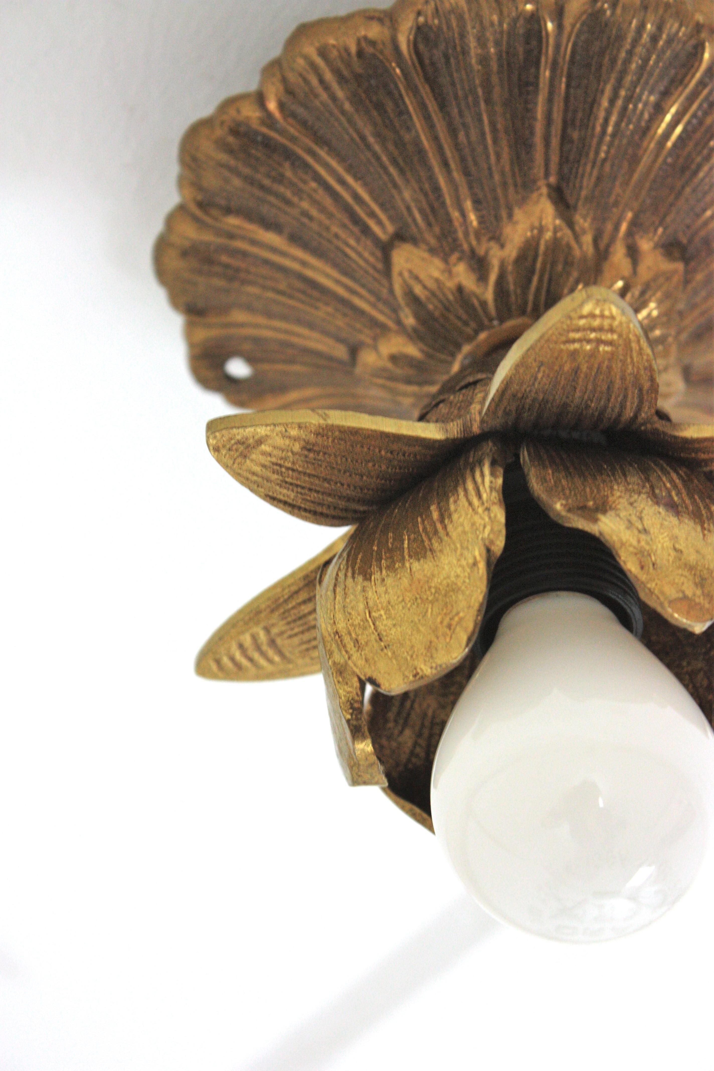 Plafoniera Bud Flower in bronzo, Spagna, anni '50 in vendita 4
