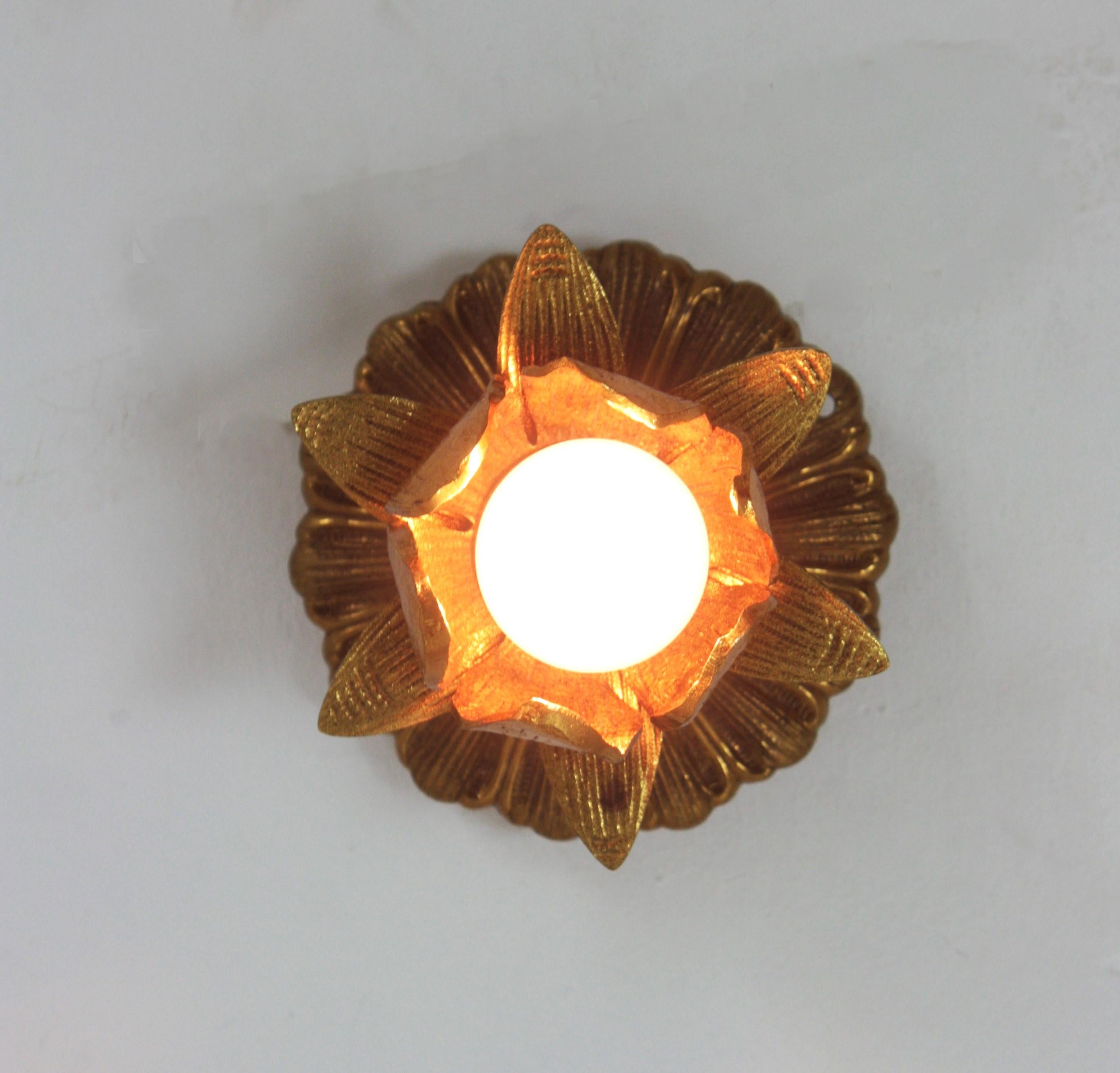 Plafoniera Bud Flower in bronzo, Spagna, anni '50 in vendita 7