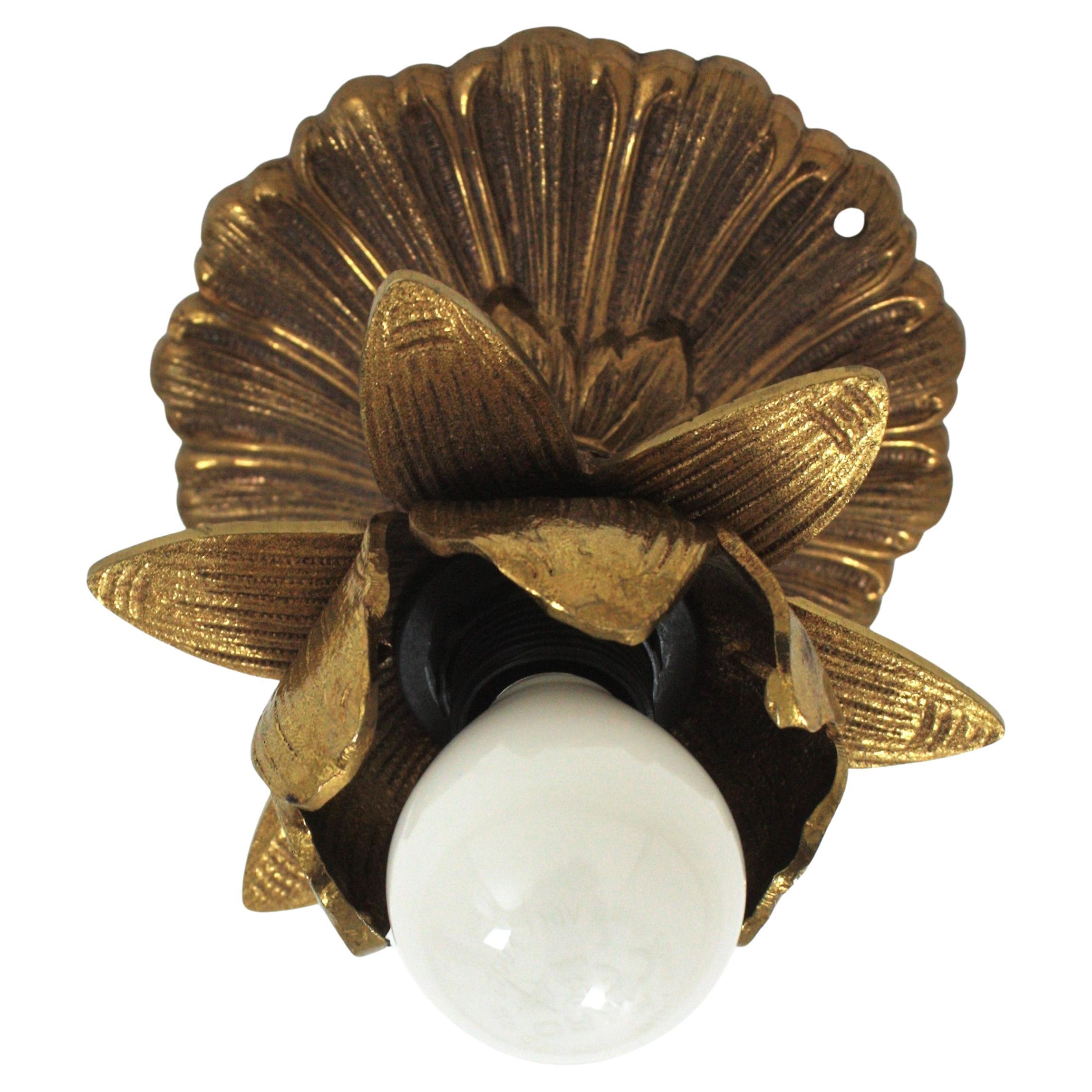 Plafoniera Bud Flower in bronzo, Spagna, anni '50 in vendita 9