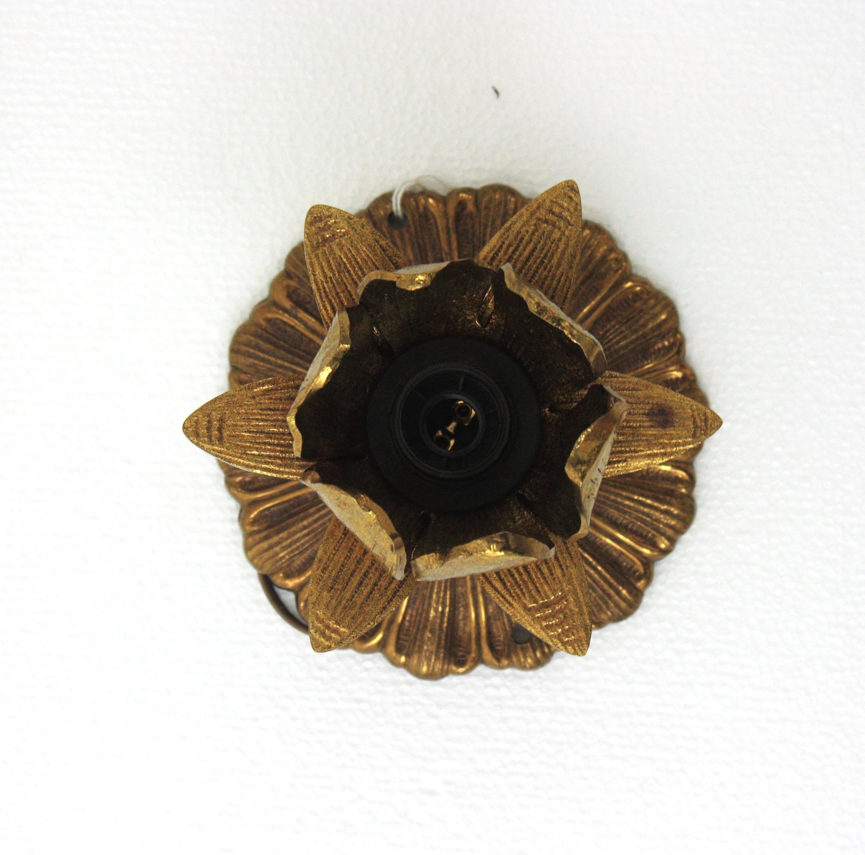 Plafoniera Bud Flower in bronzo, Spagna, anni '50 in vendita 10