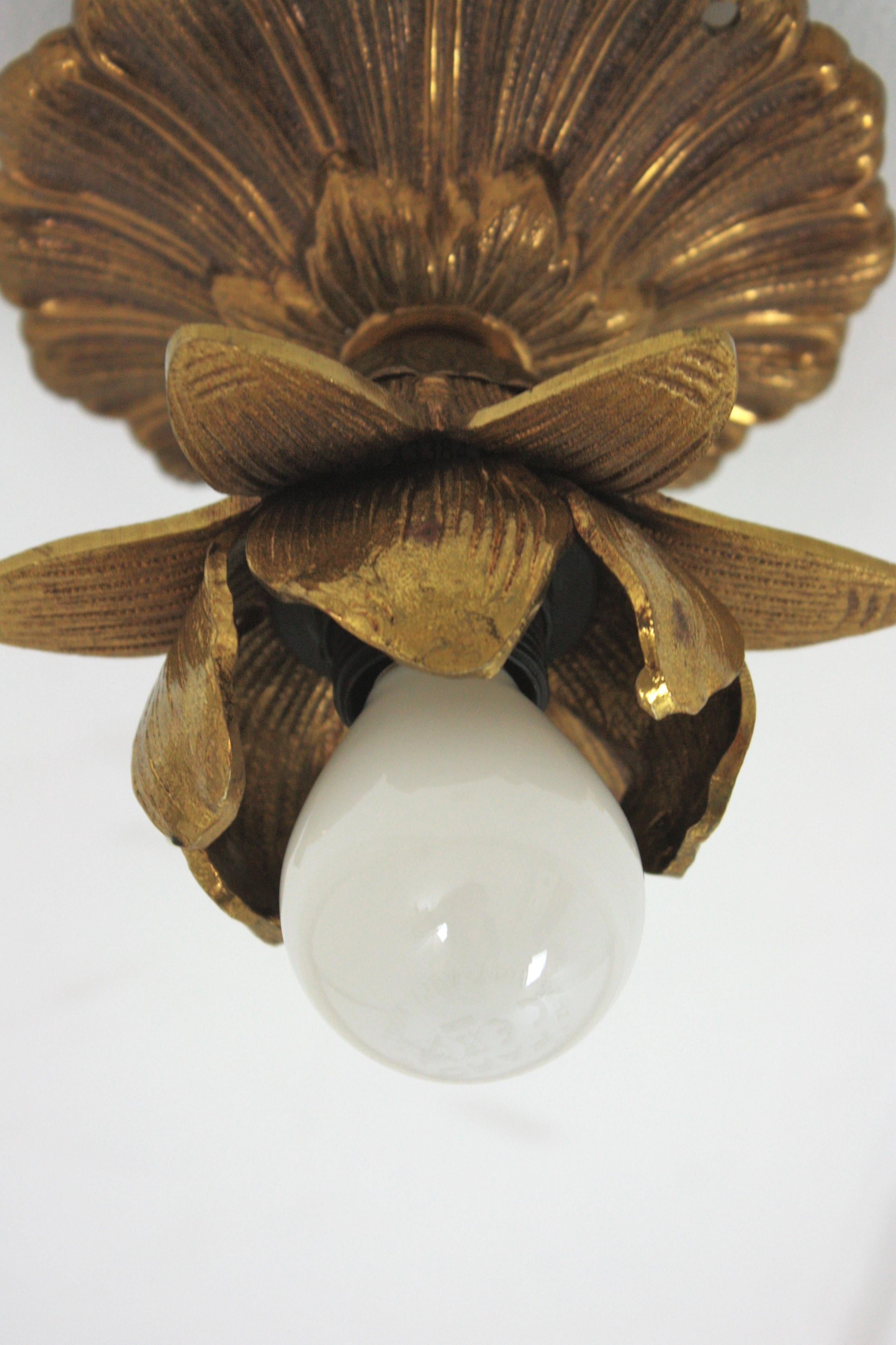 Bronzo Plafoniera Bud Flower in bronzo, Spagna, anni '50 in vendita