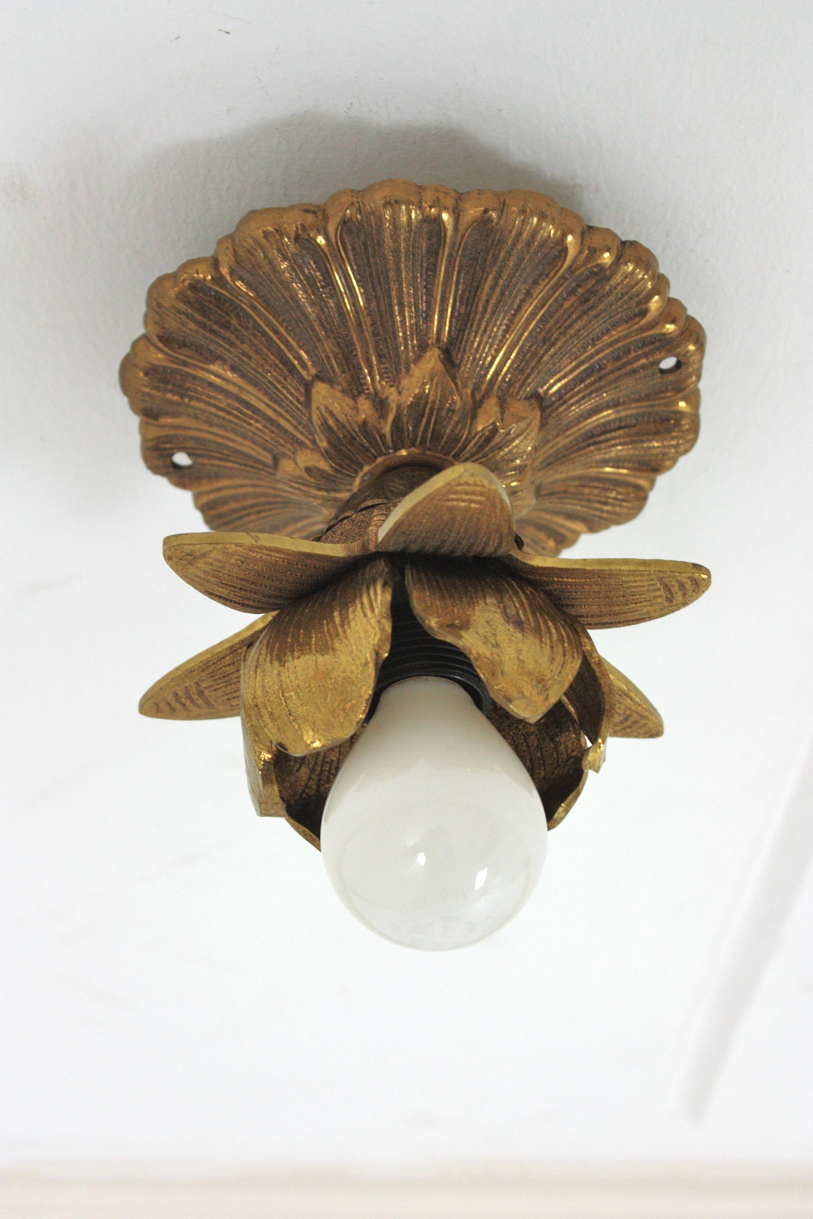 Plafoniera Bud Flower in bronzo, Spagna, anni '50 in vendita 1