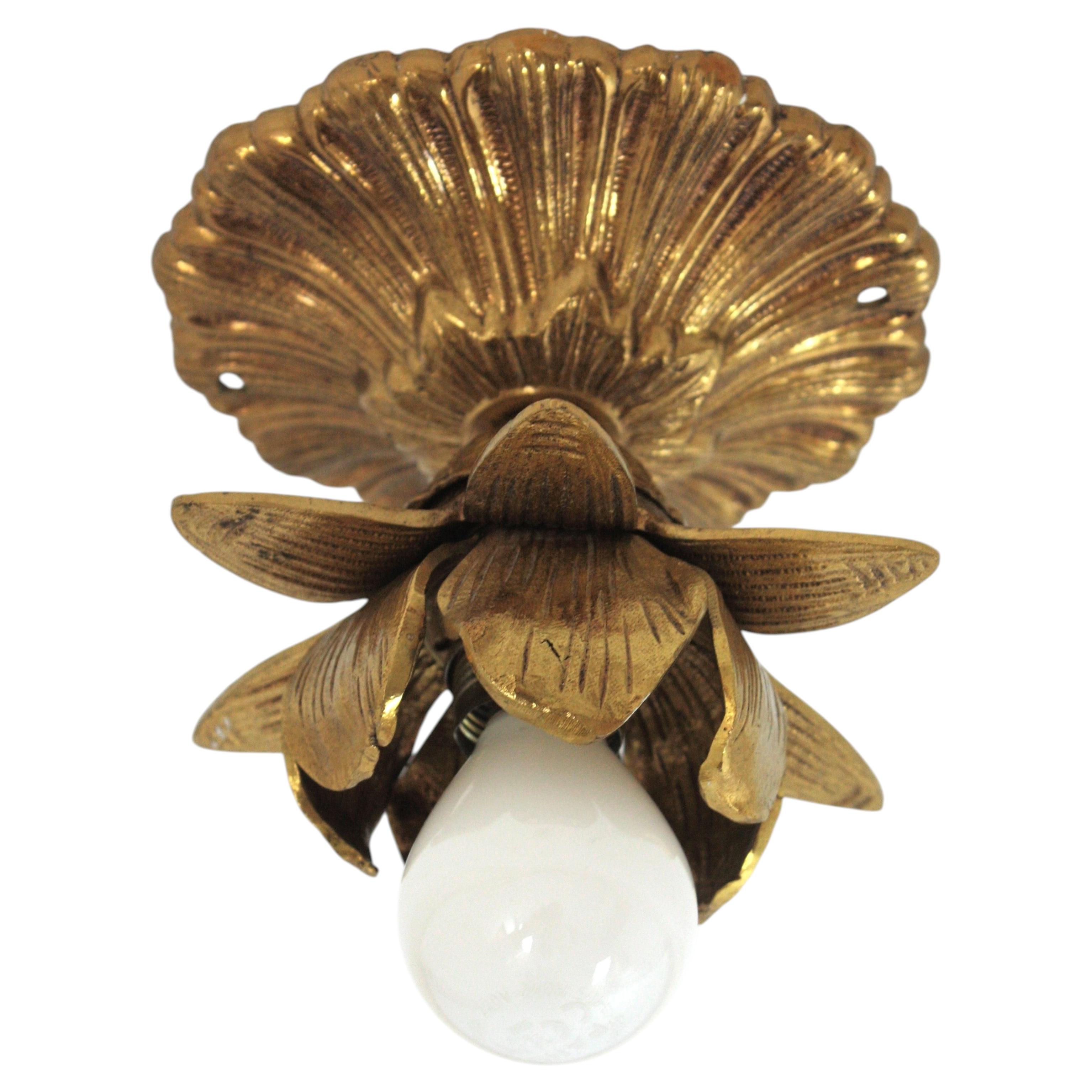 Lámpara de techo Flor de Capullo en Bronce, España Años 50