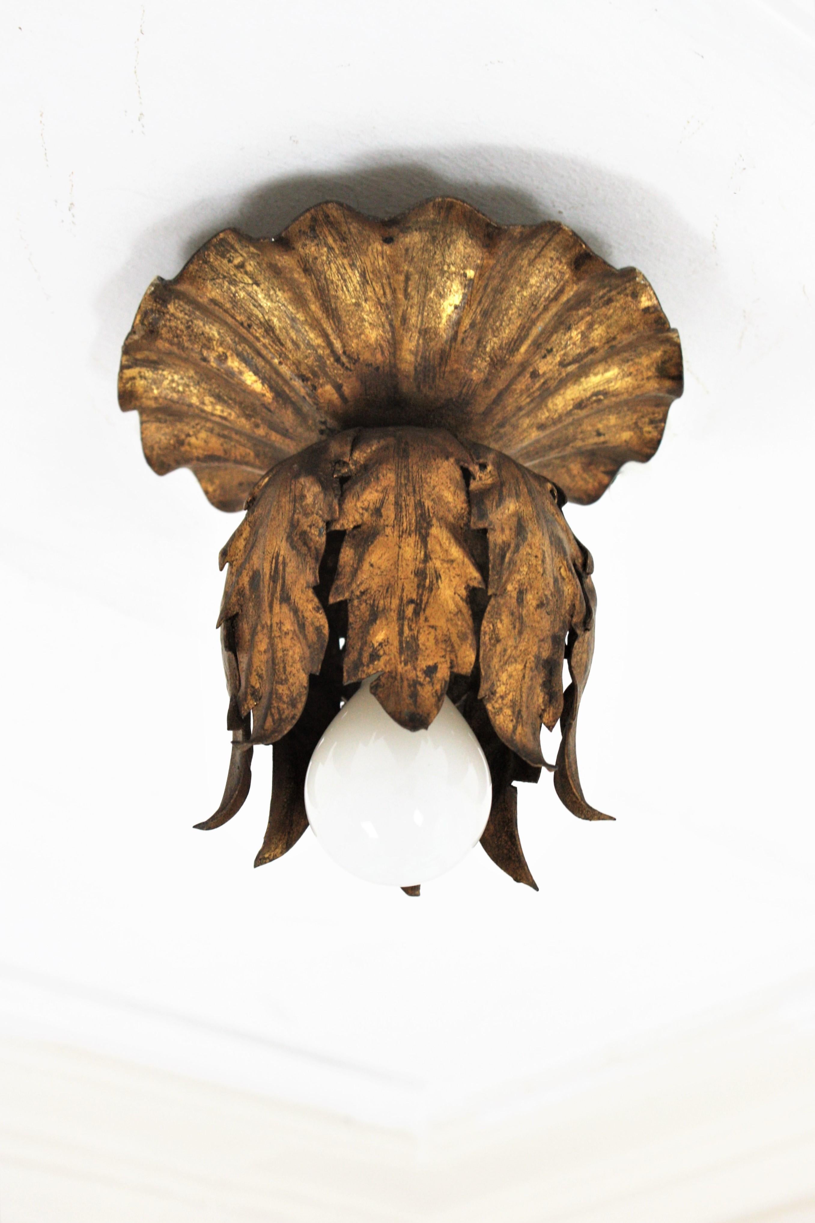 Bud Flower Light Fixture in Gilt Iron In Good Condition In Barcelona, ES