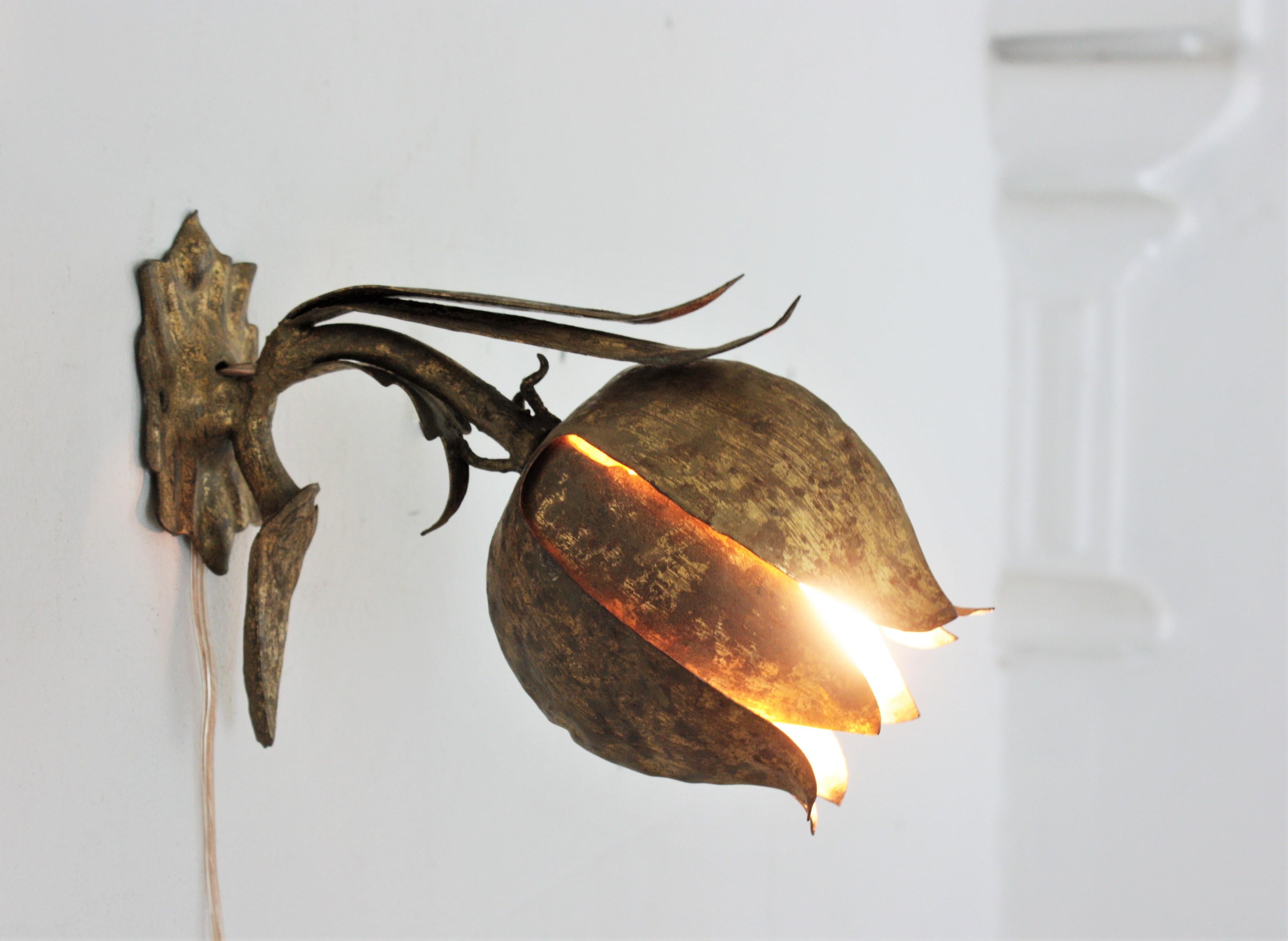 Hollywood Regency Bud Flower Wall Sconce in Gilt Iron, 1940s
