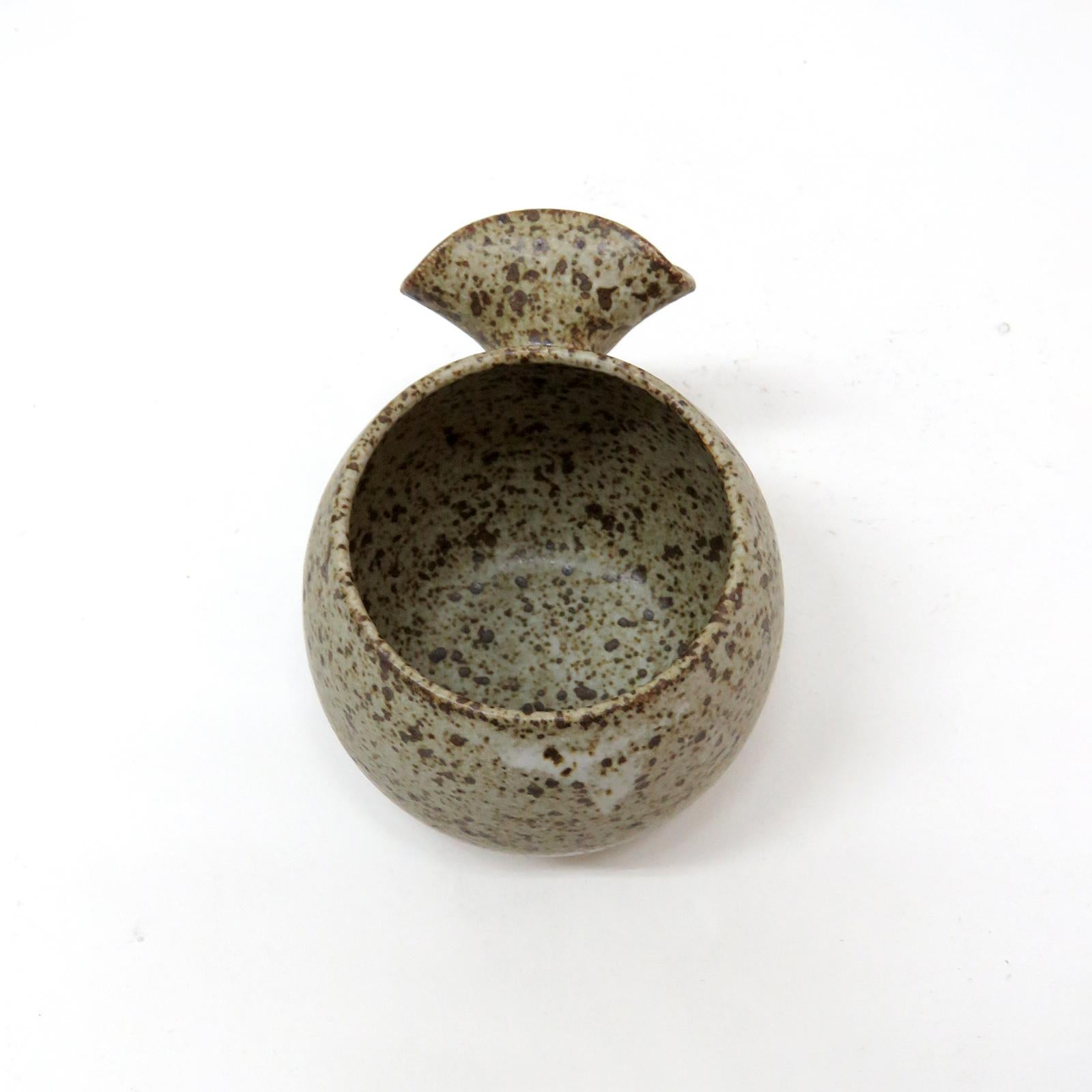 Mugs „Bud“-Becher von Jed Farlow  (Keramik) im Angebot
